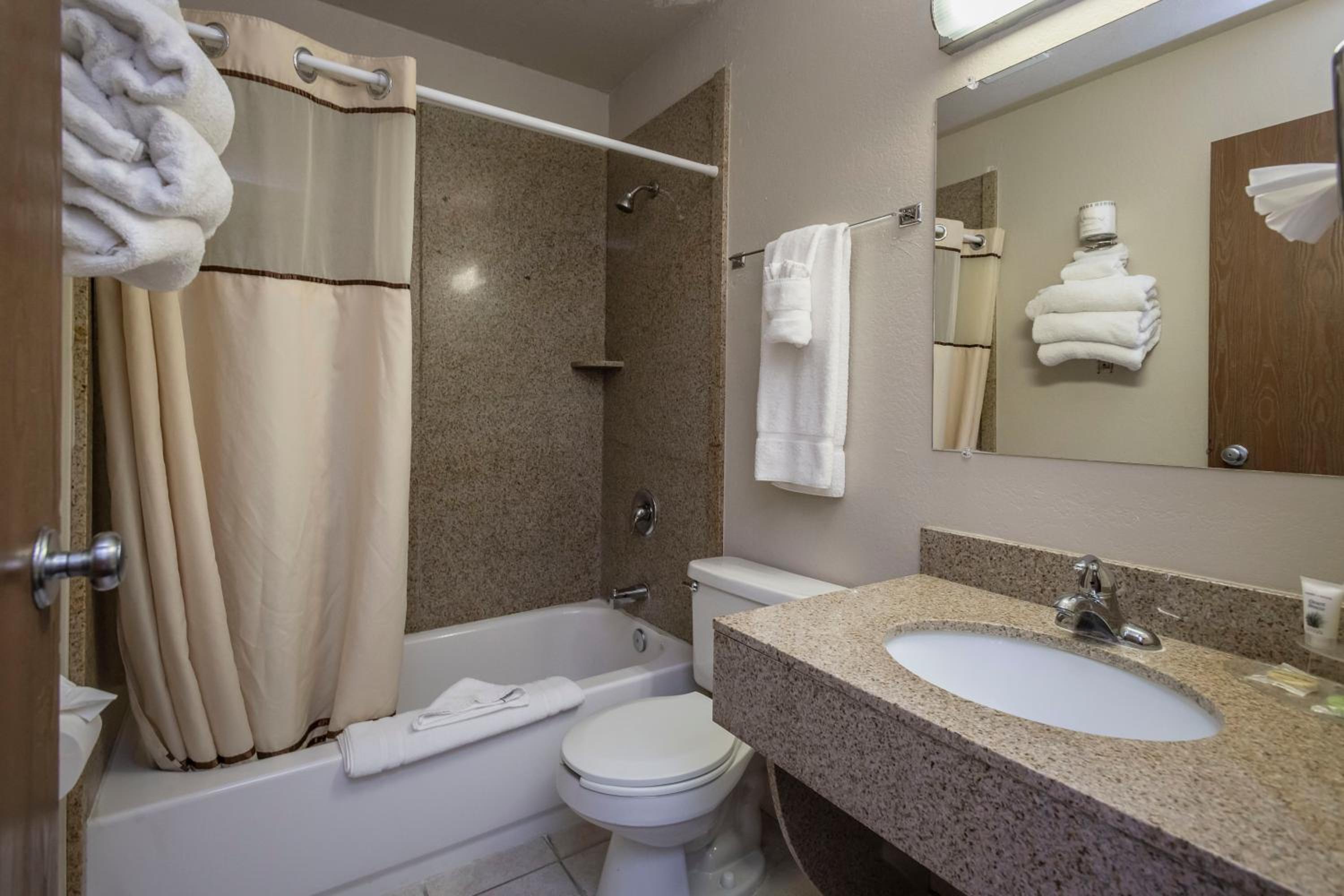 Queen Room - Photo 5