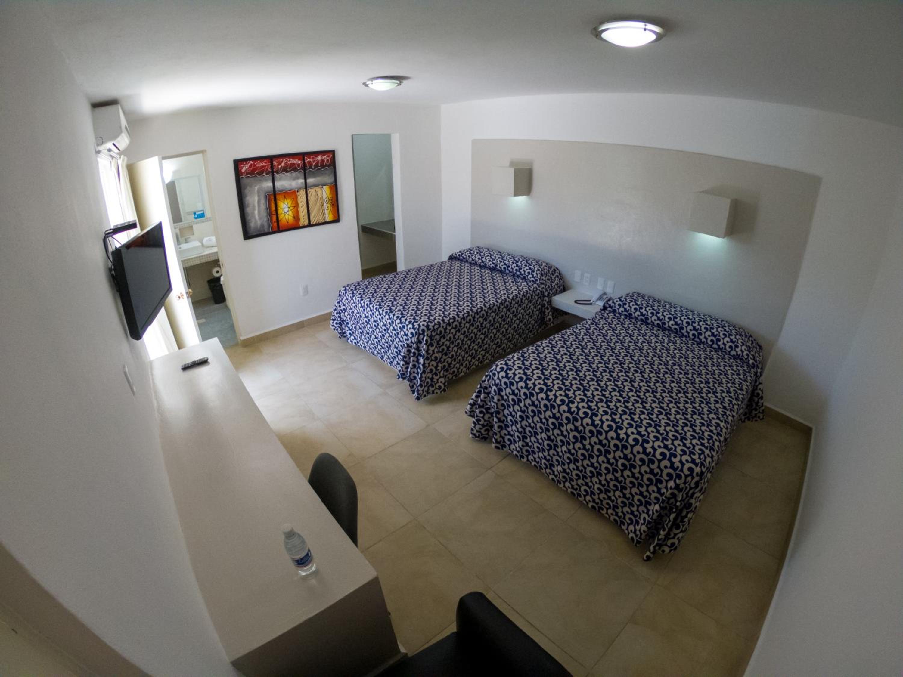 Double Room with Two Double Beds - Photo 6