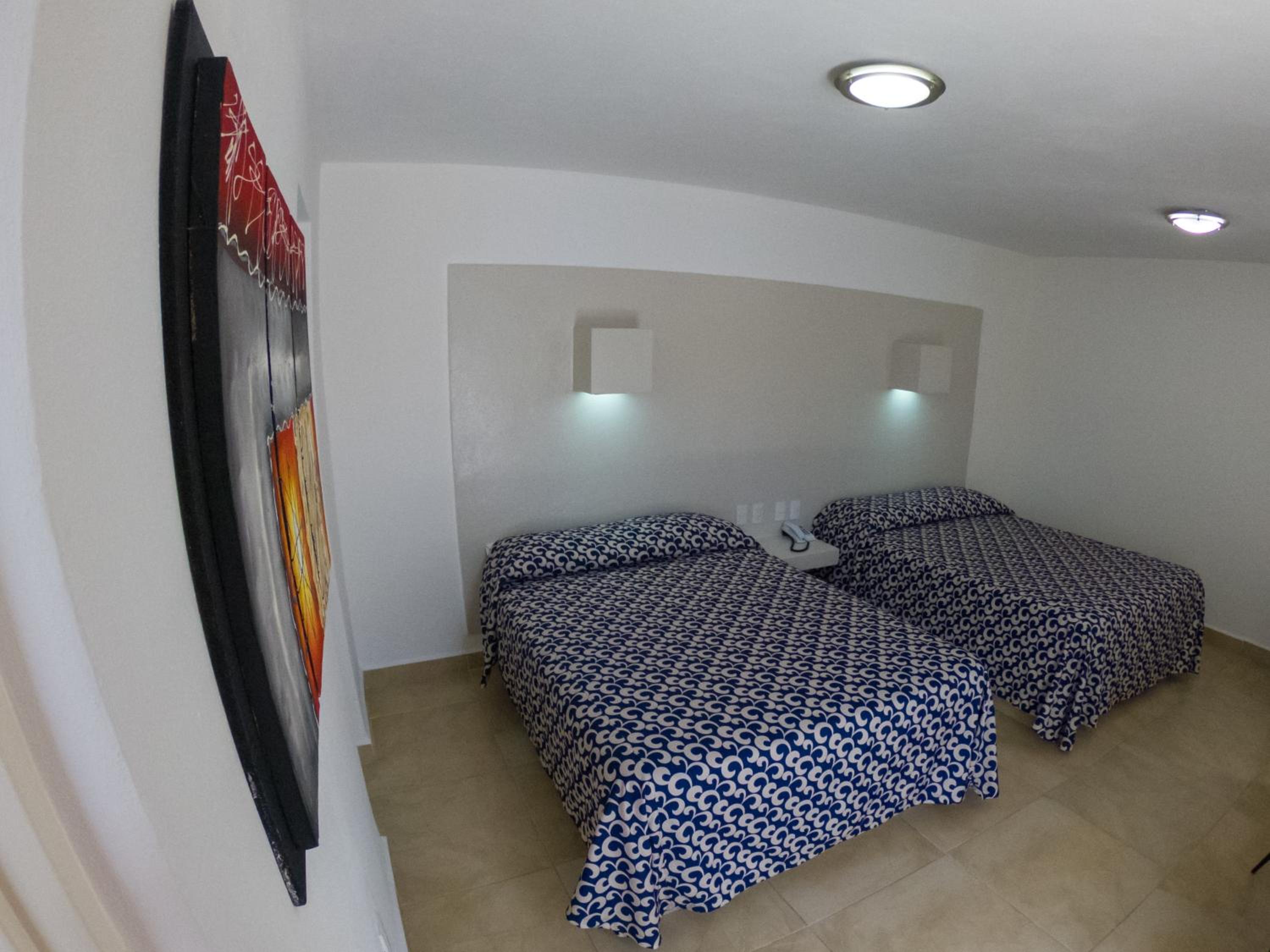 Double Room with Two Double Beds - Photo 7