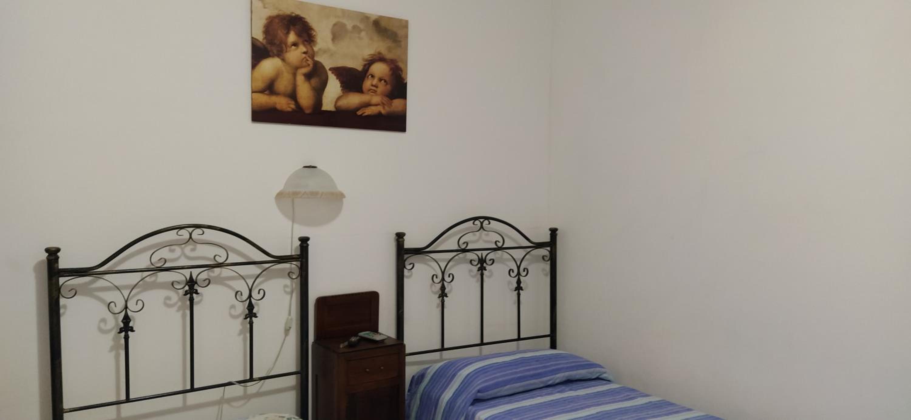 Twin Room with Shared Bathroom photo 2