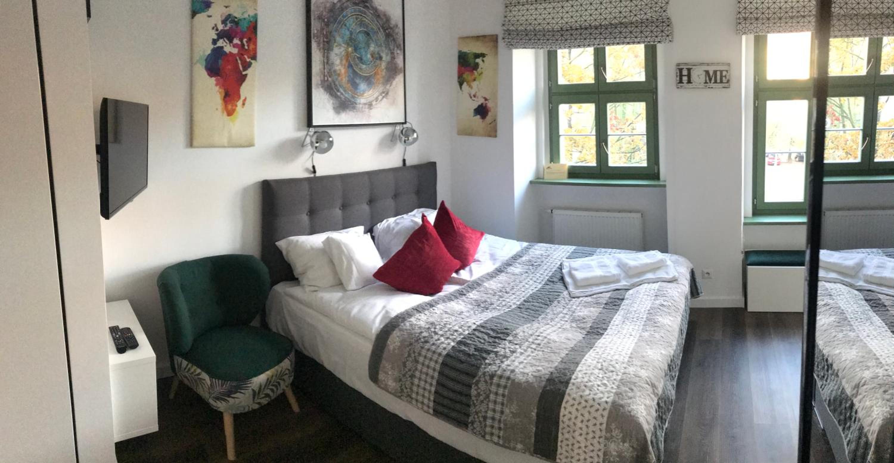 One-Bedroom Apartment photo 1
