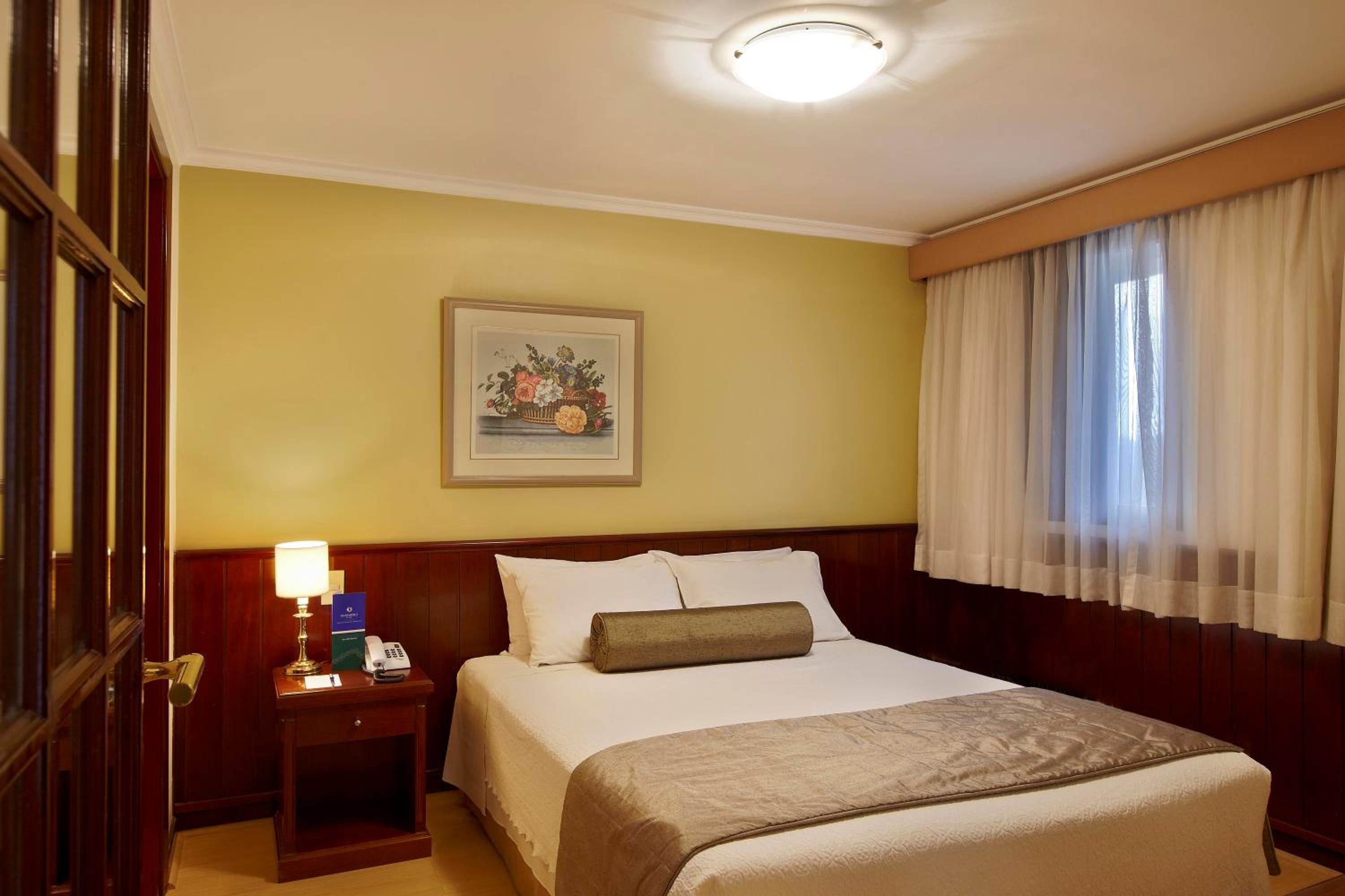 Deluxe Queen Room - Photo 5