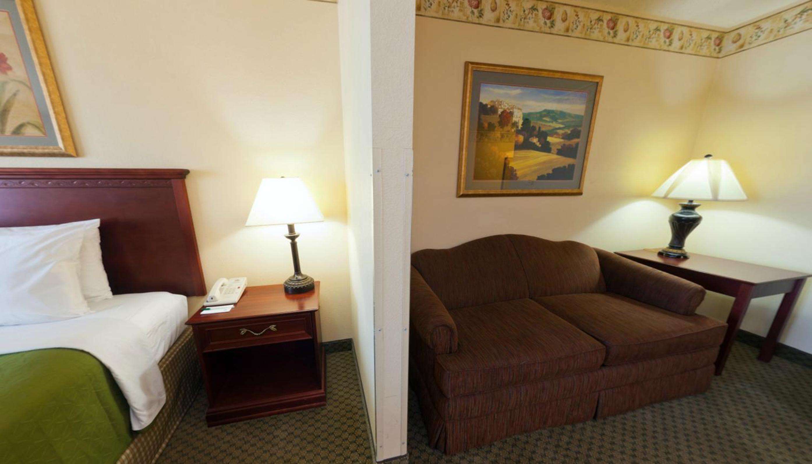 Studio Suite with One King Bed/Sofa Bed - Non Smoking - Photo 6
