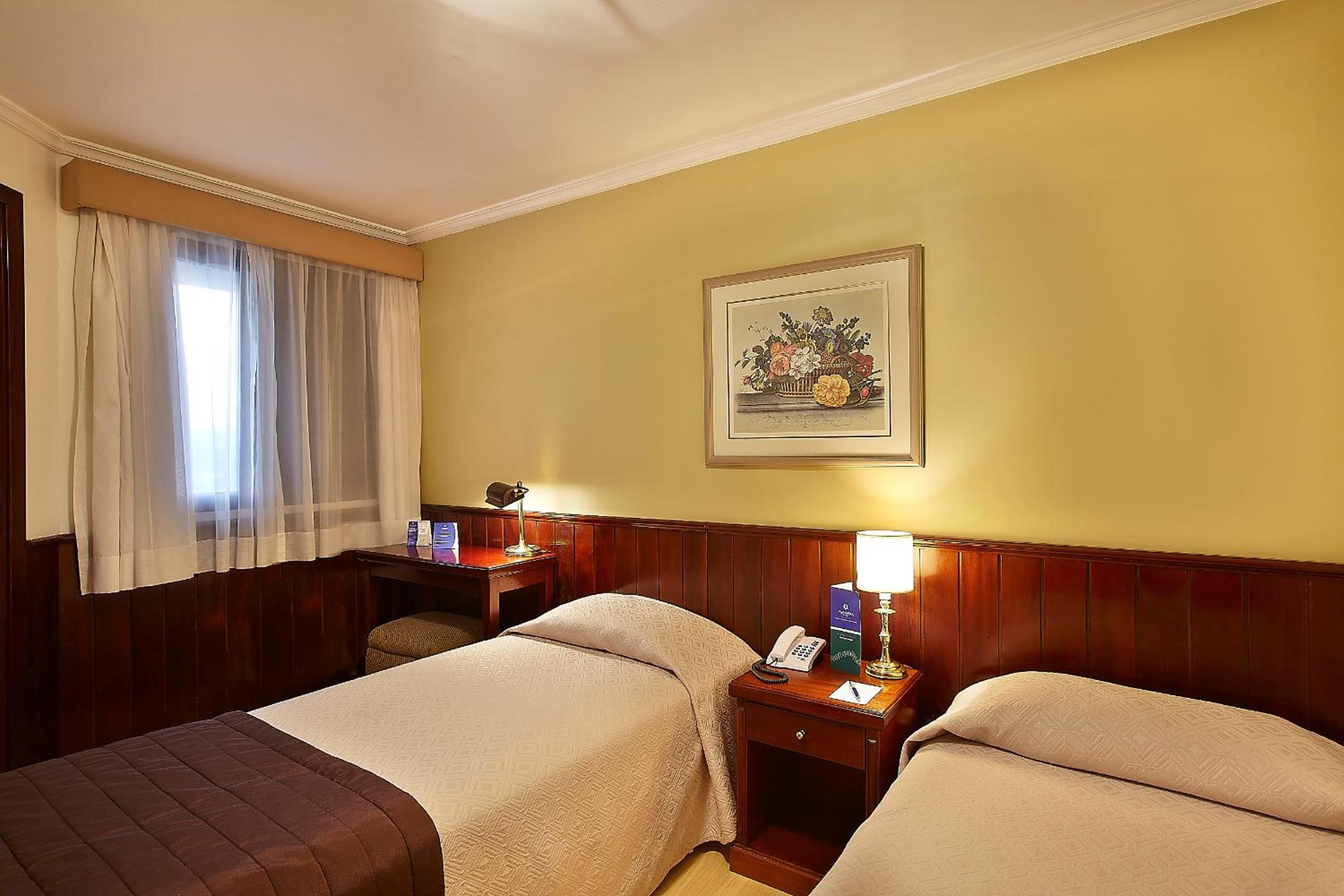 Standard Twin Room - Photo 6