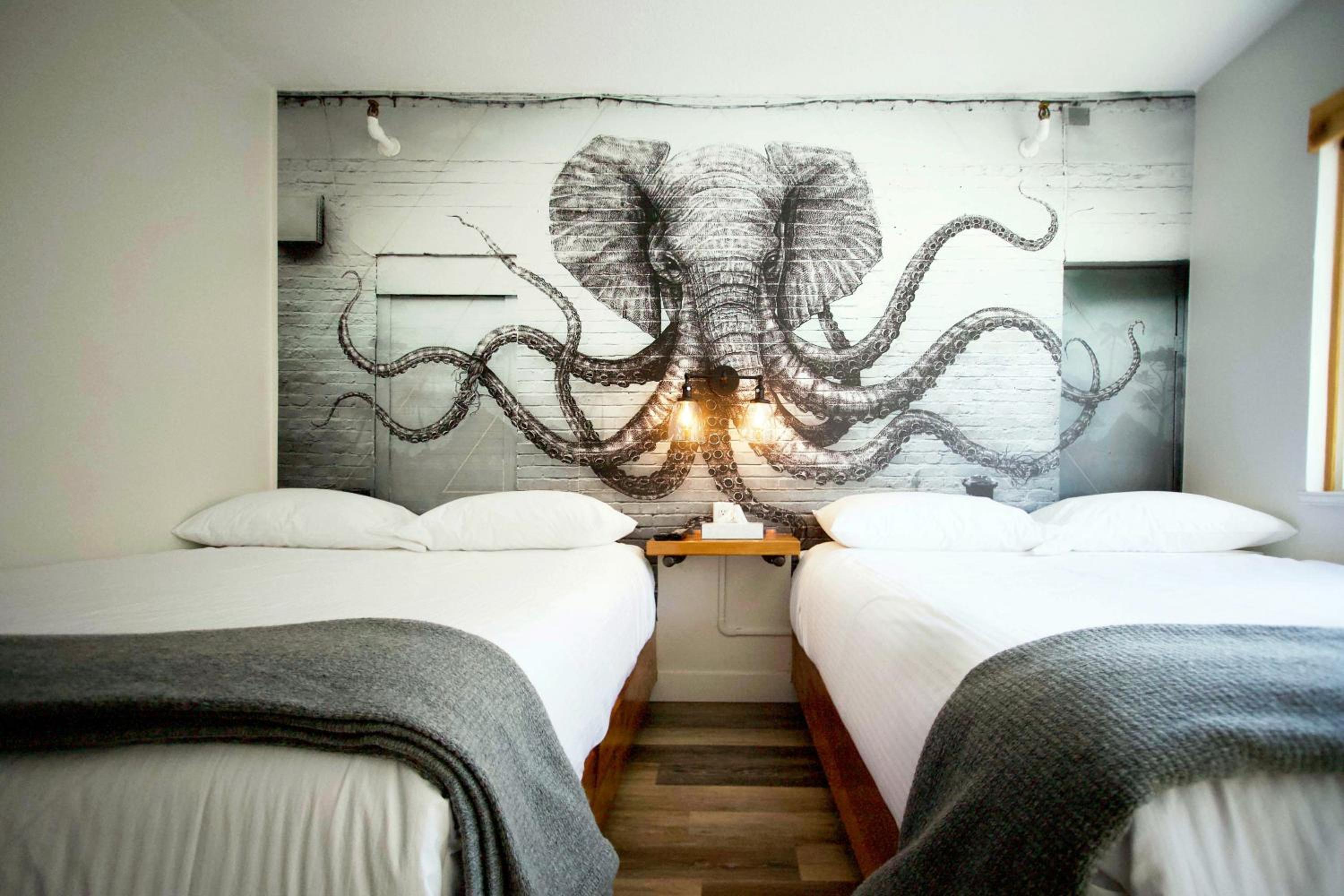 Standard Room, 2 Queen Beds (Above LOUD Pub) - Photo 4