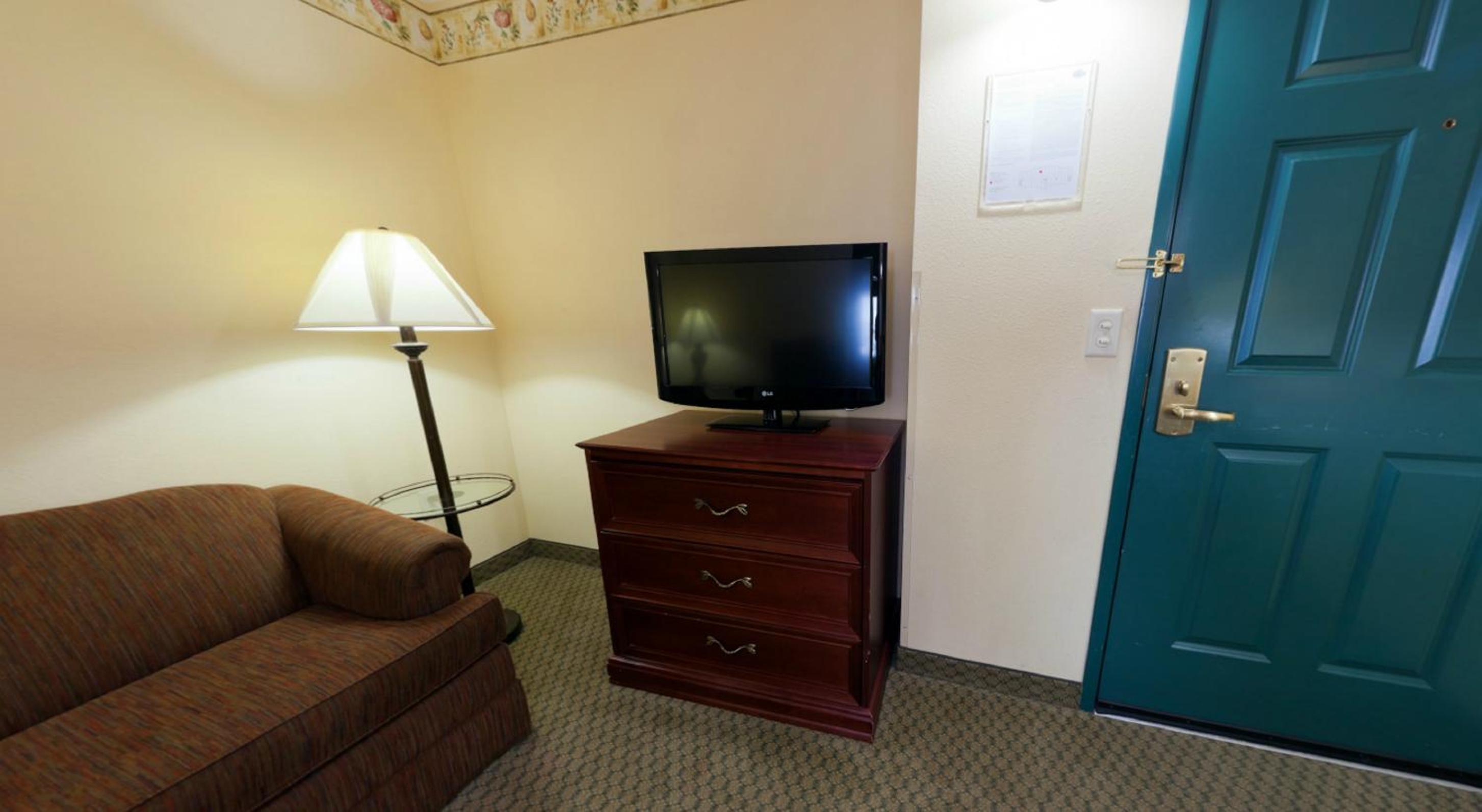 One-Bedroom King Suite - Non-Smoking - Photo 3