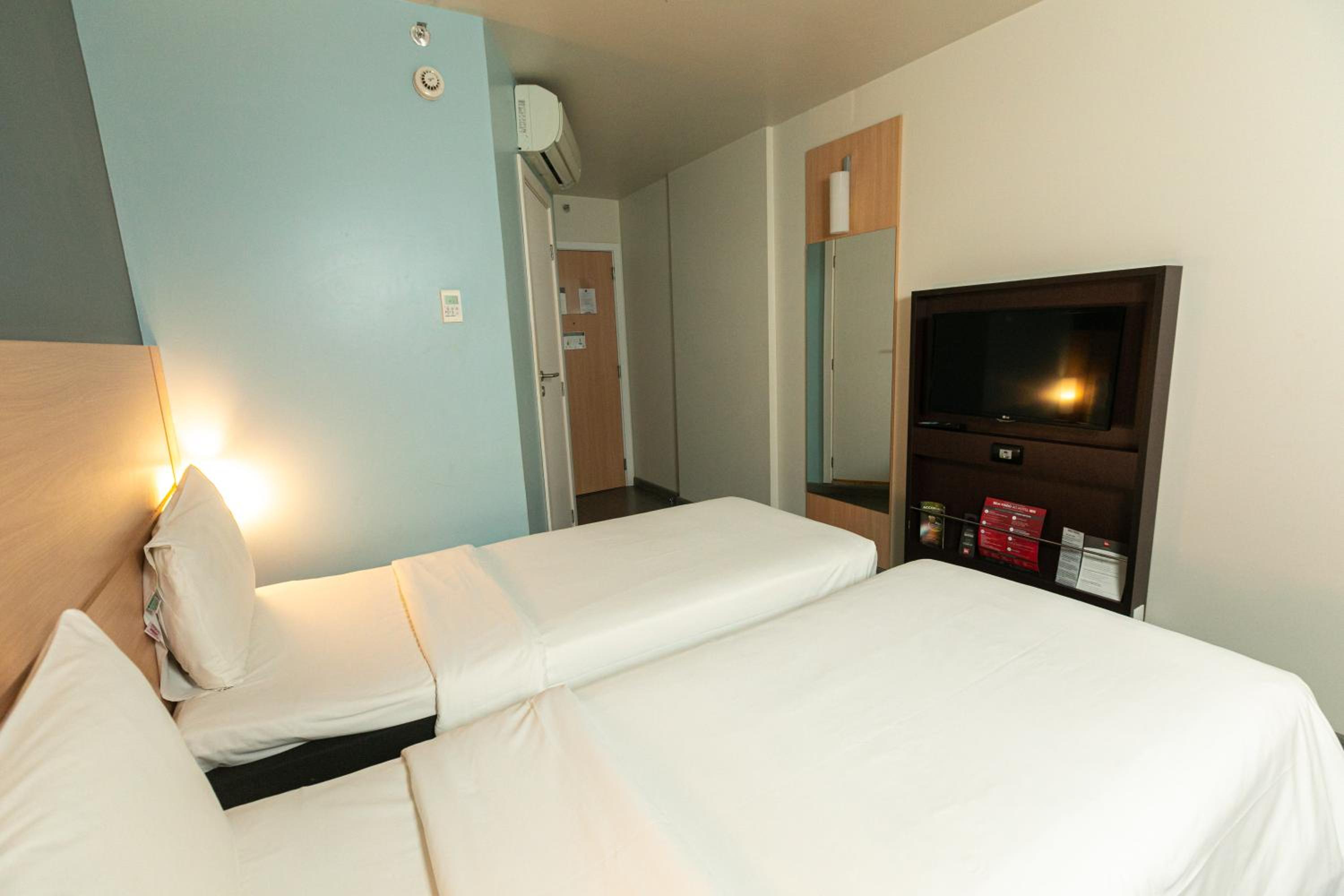 Standard Twin Room photo 2