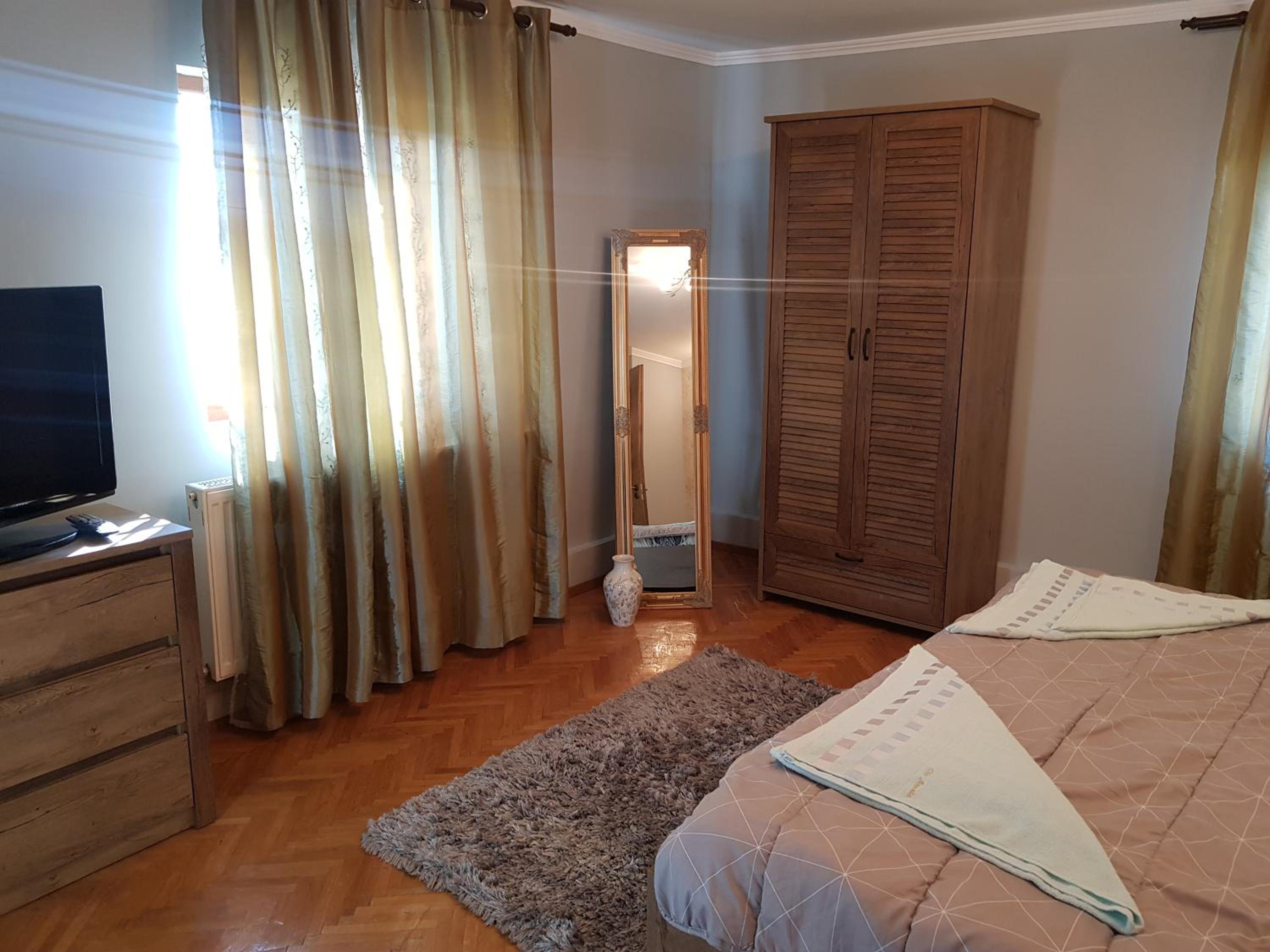 Villa - Photo 1