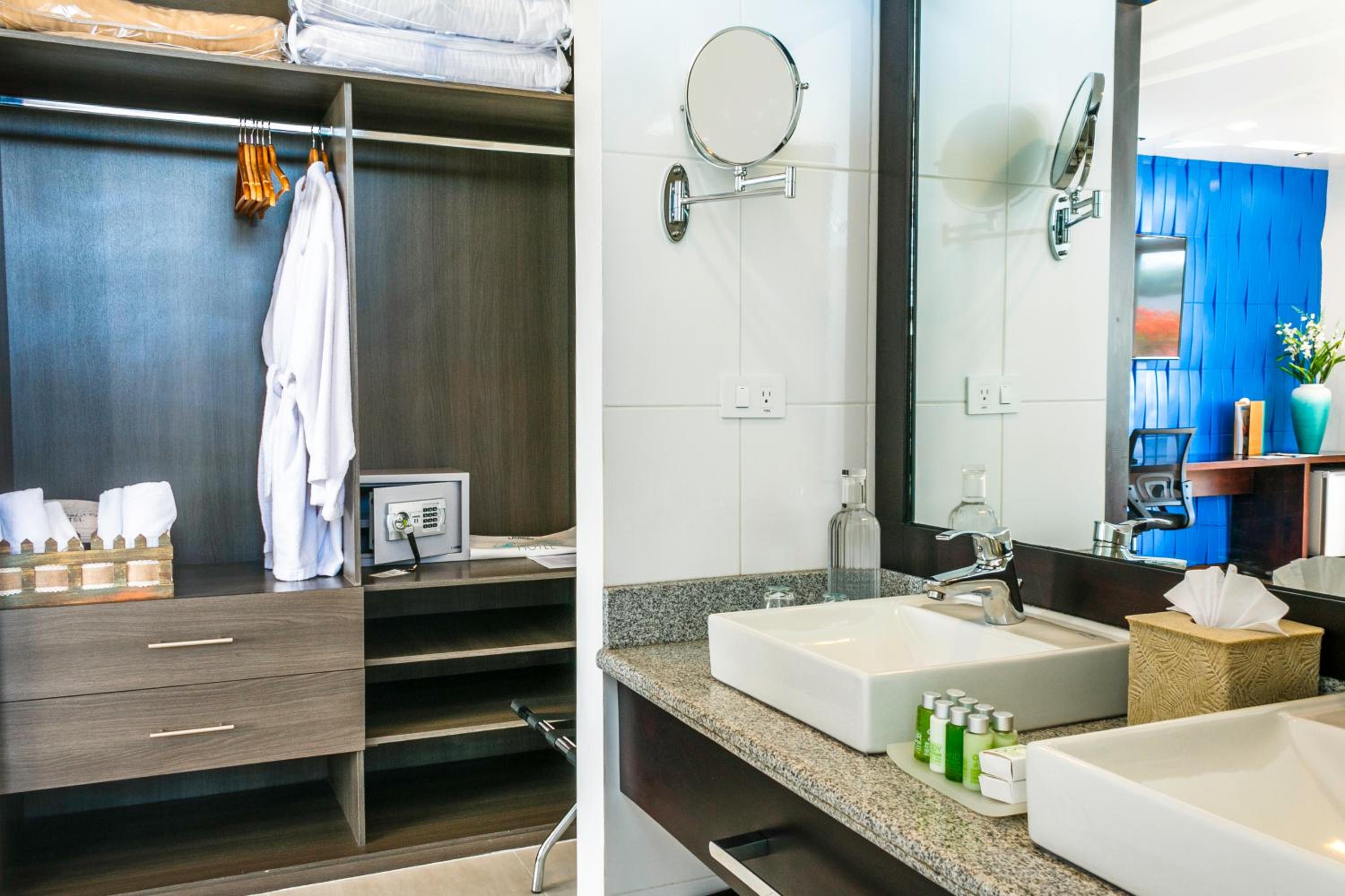Superior Double or Twin Room photo 3