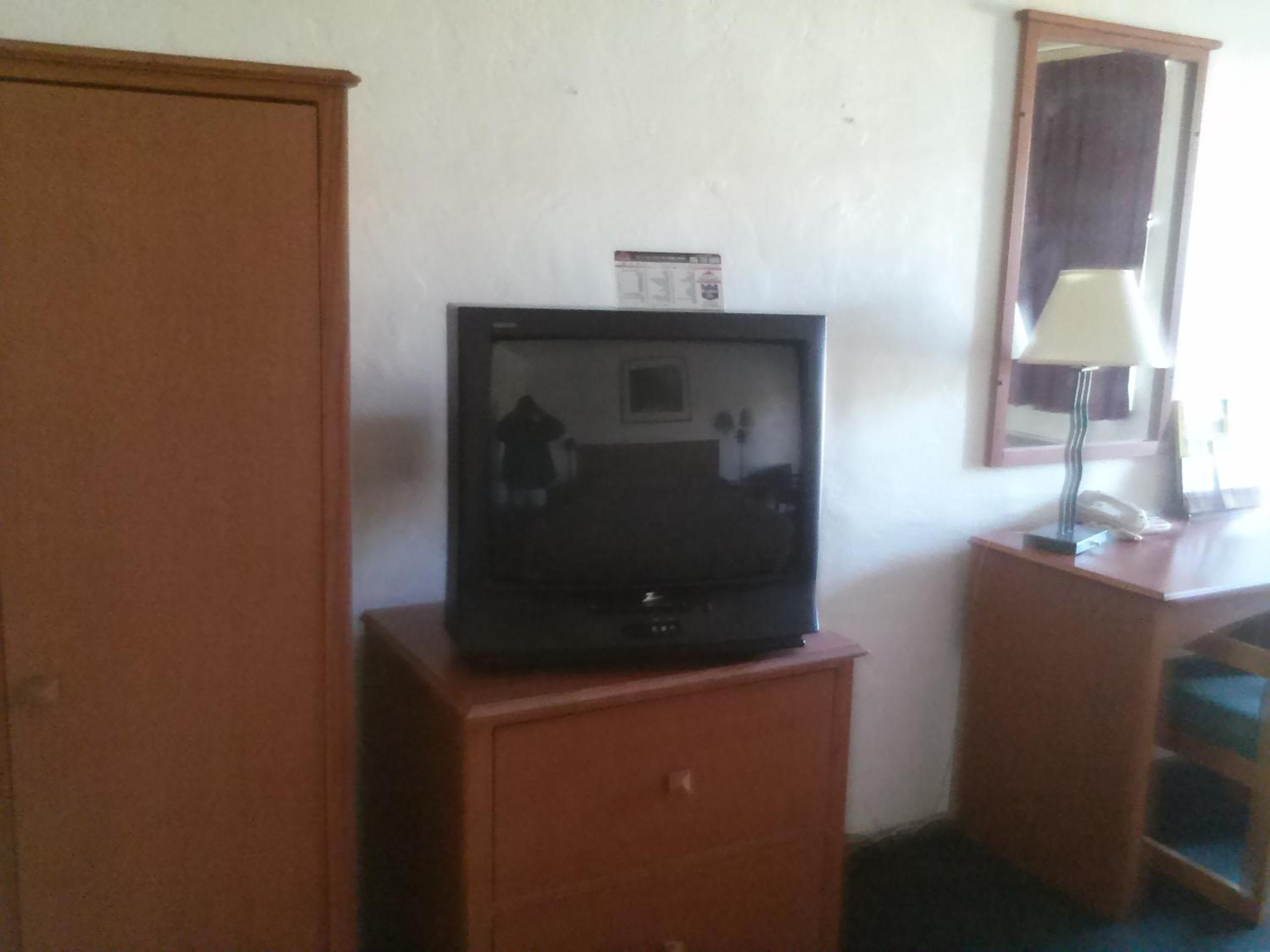 Queen Room with Two Queen Beds - Non-Smoking - Photo 2