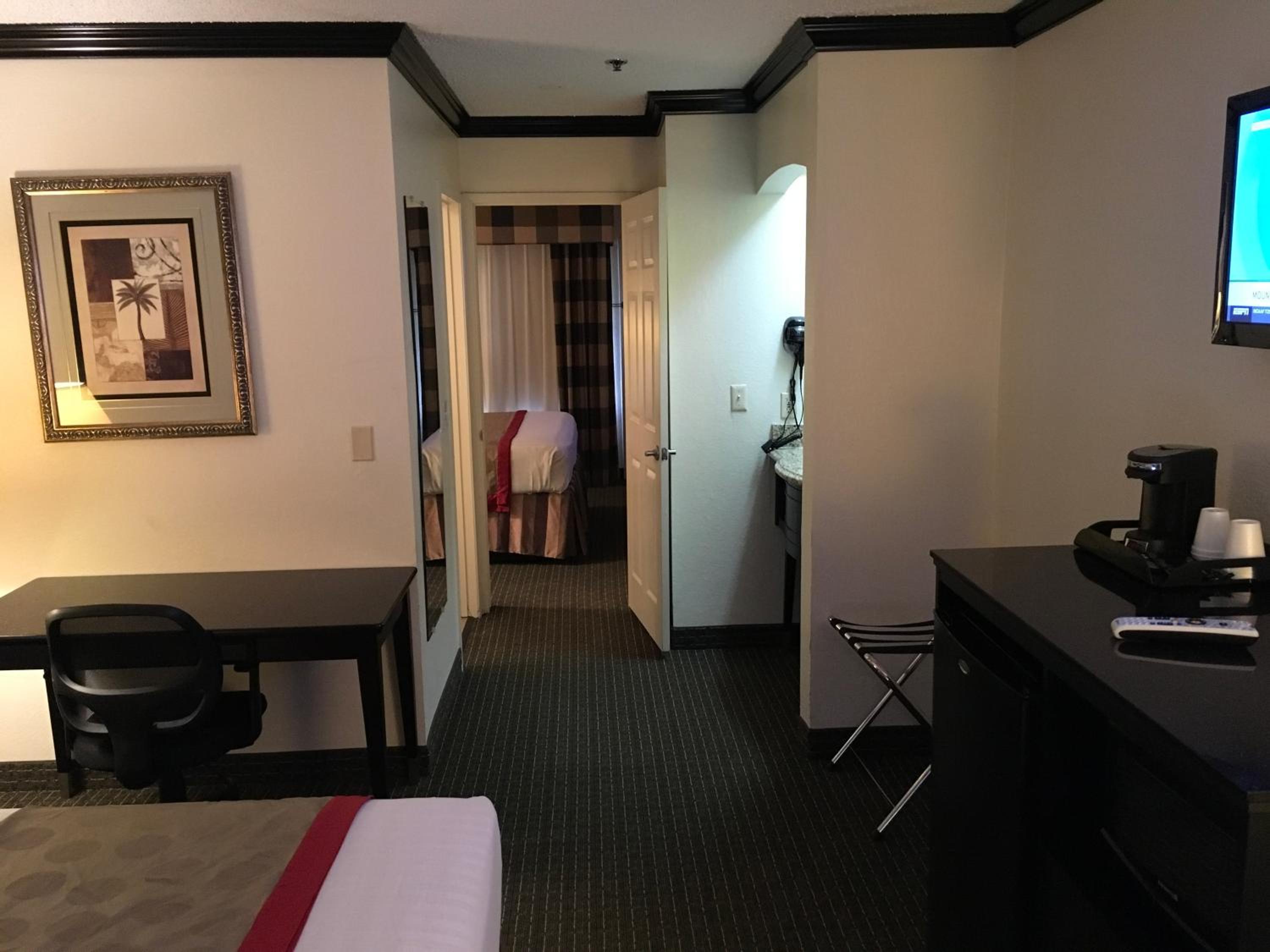Studio Suite - Non-Smoking - Photo 12