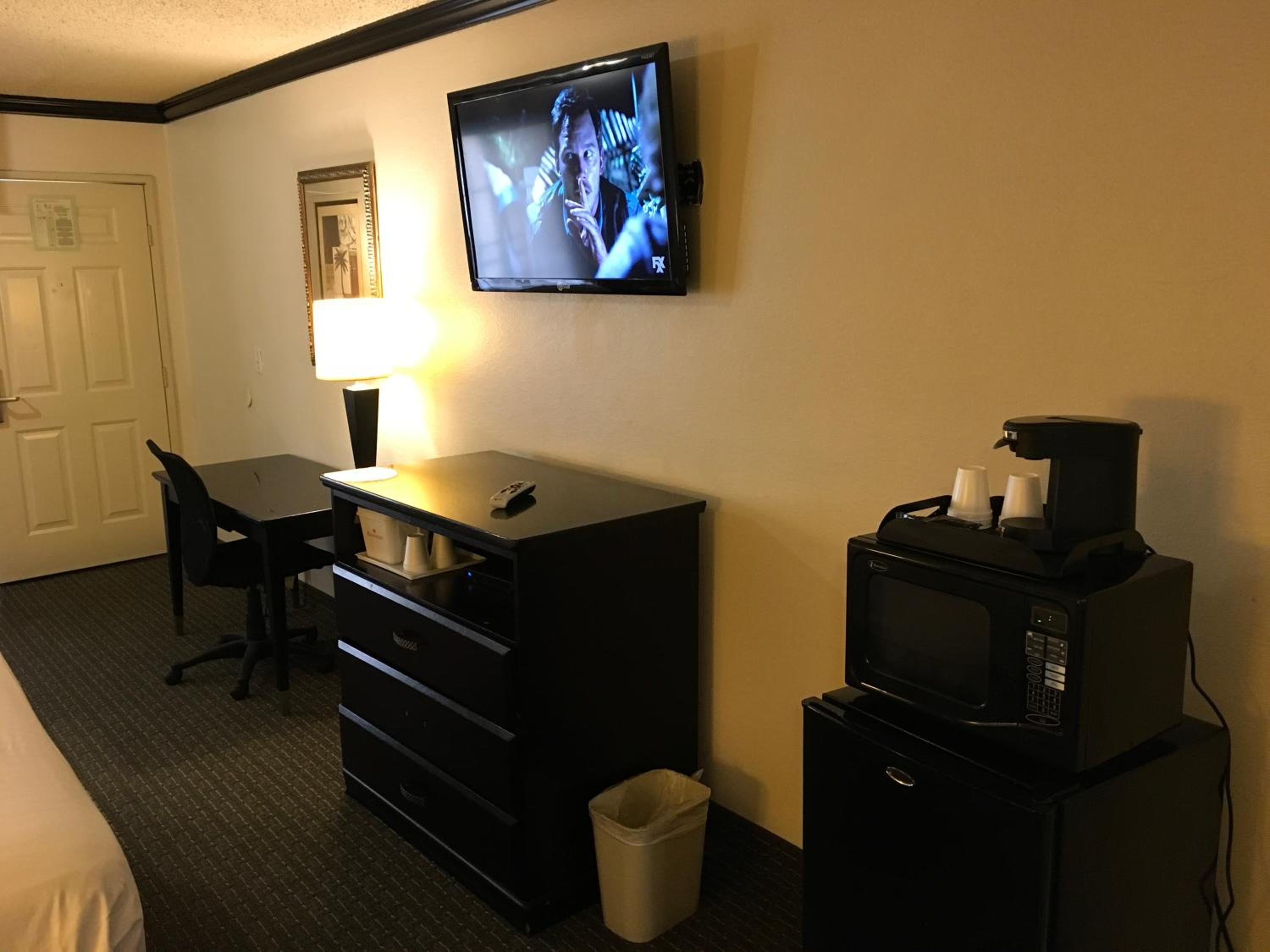 Studio Suite - Non-Smoking - Photo 11