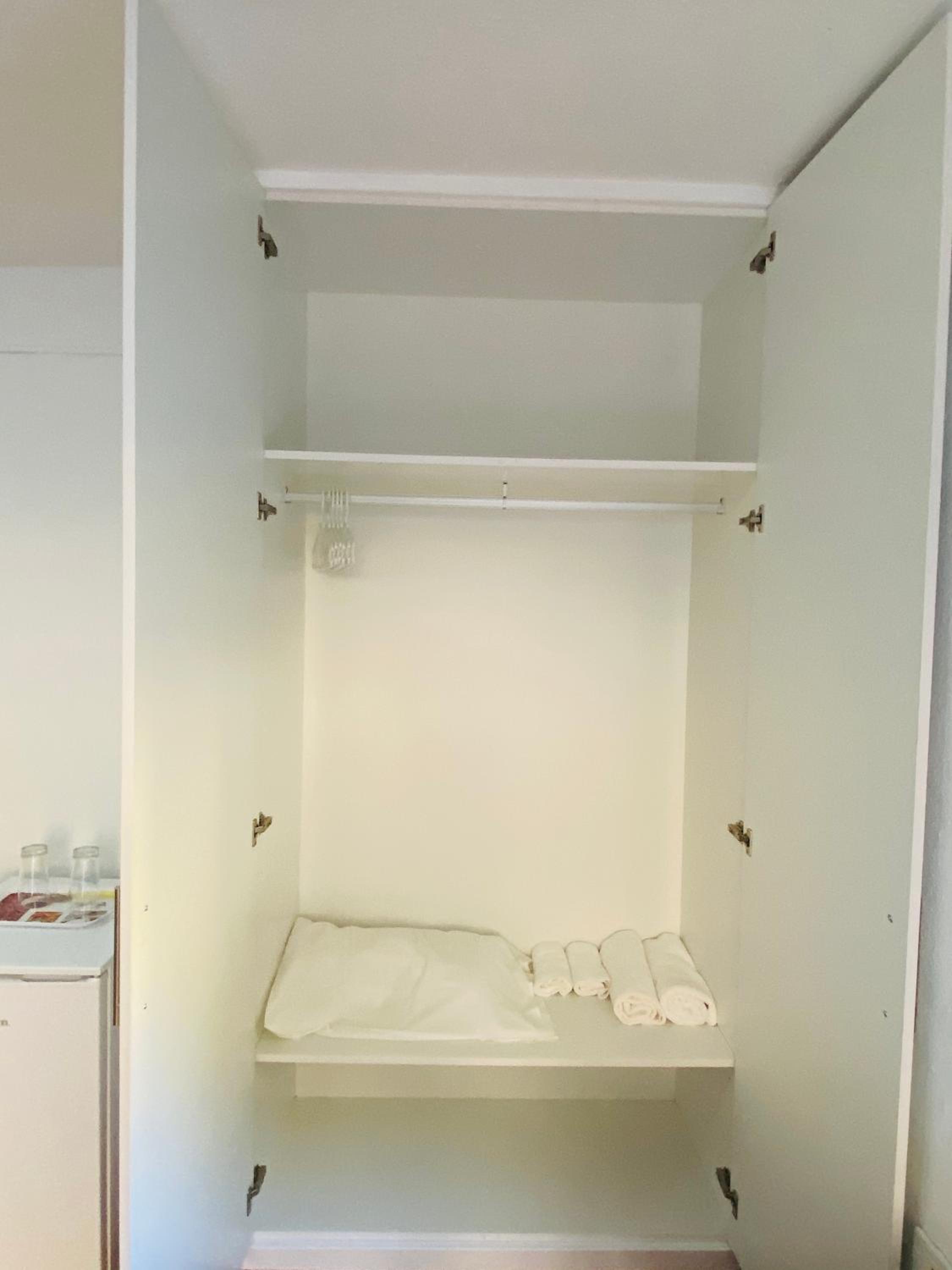 Double Room with Private Bathroom - Photo 2