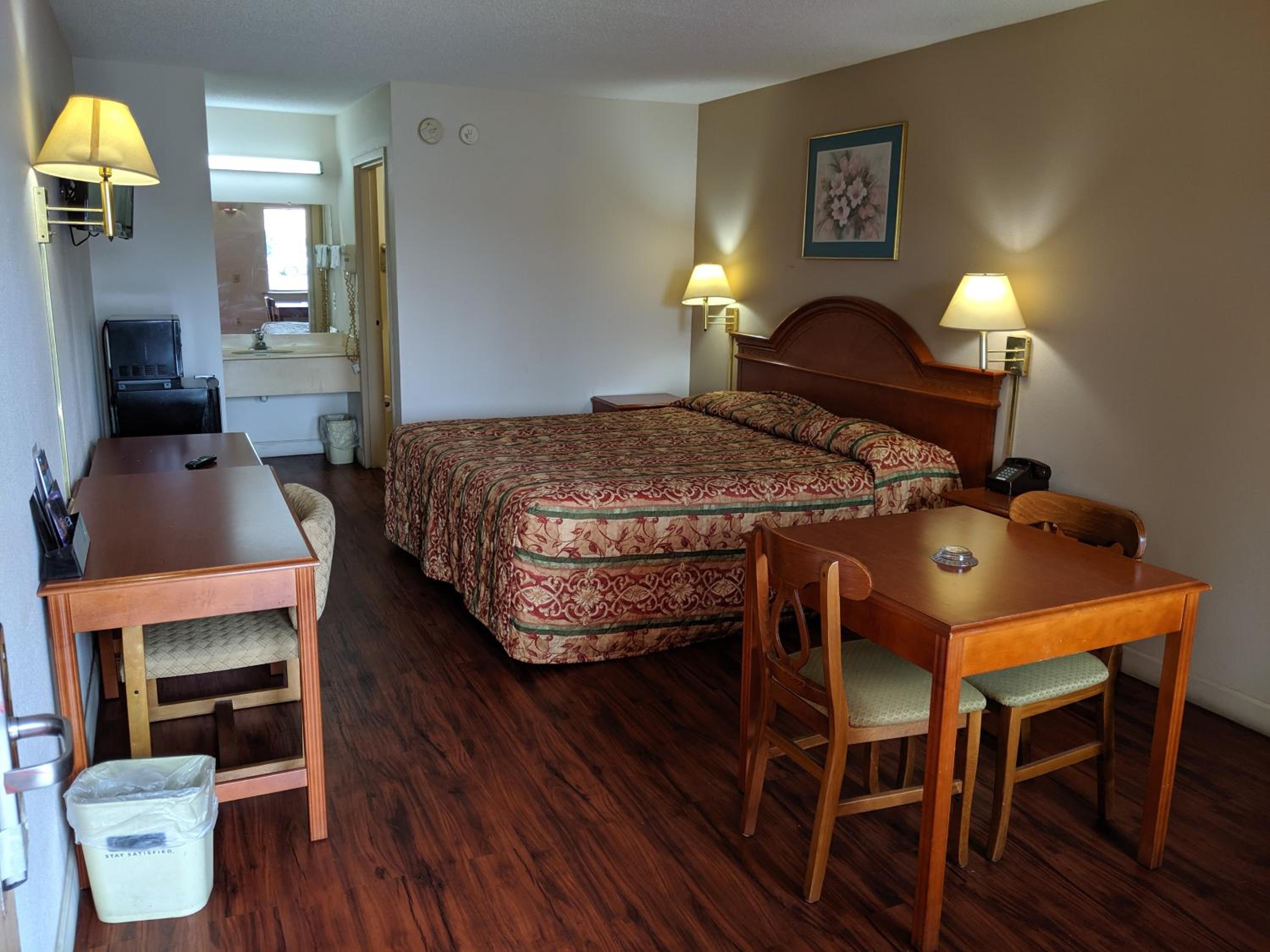 King Room - Non-Smoking photo 1