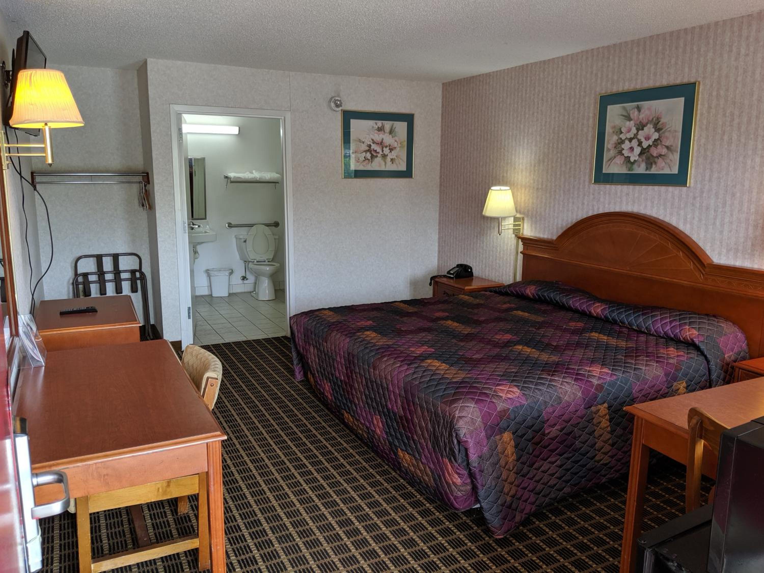 King Room - Non-Smoking photo 2