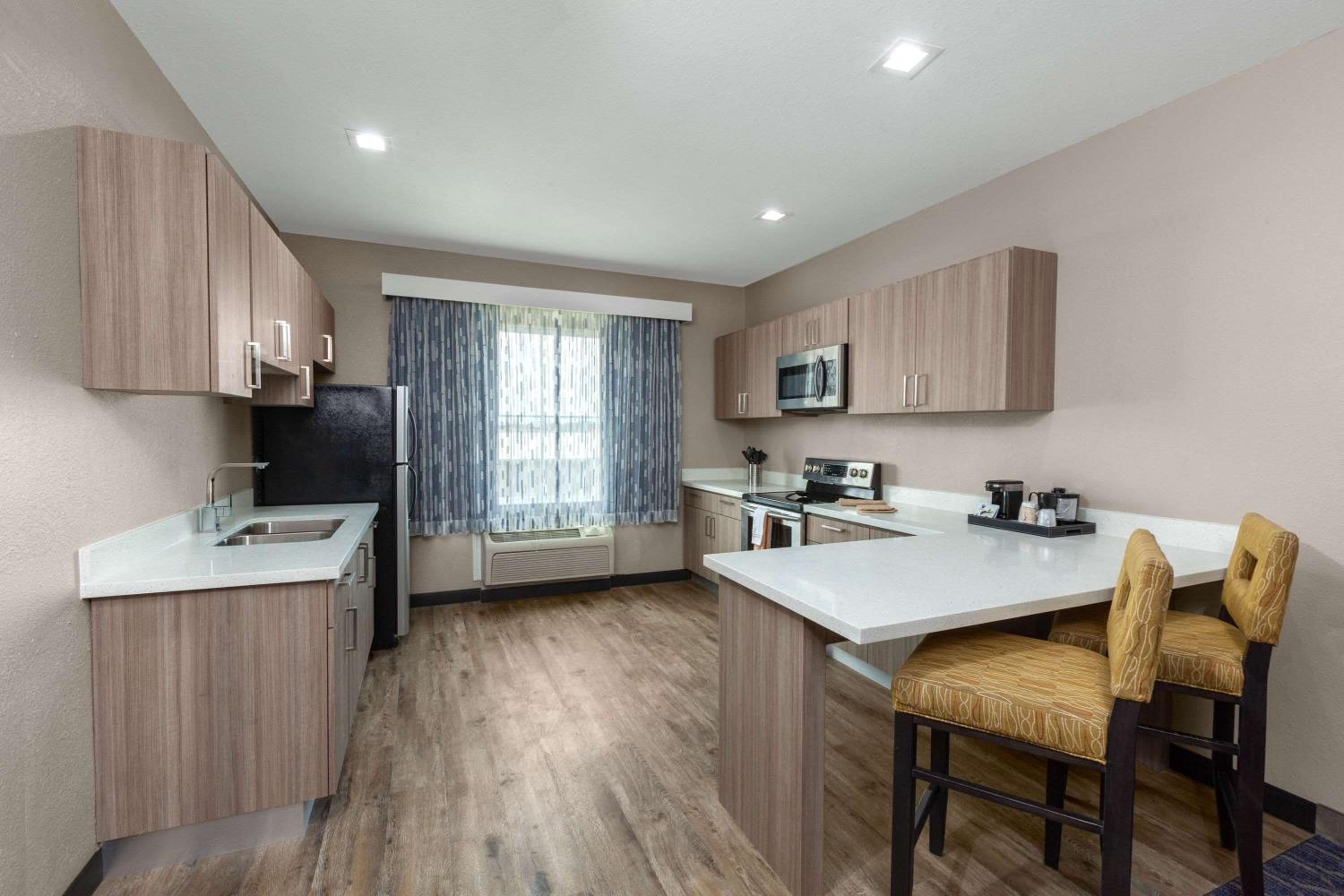 Two-Room King Suite - Non-Smoking - Photo 2
