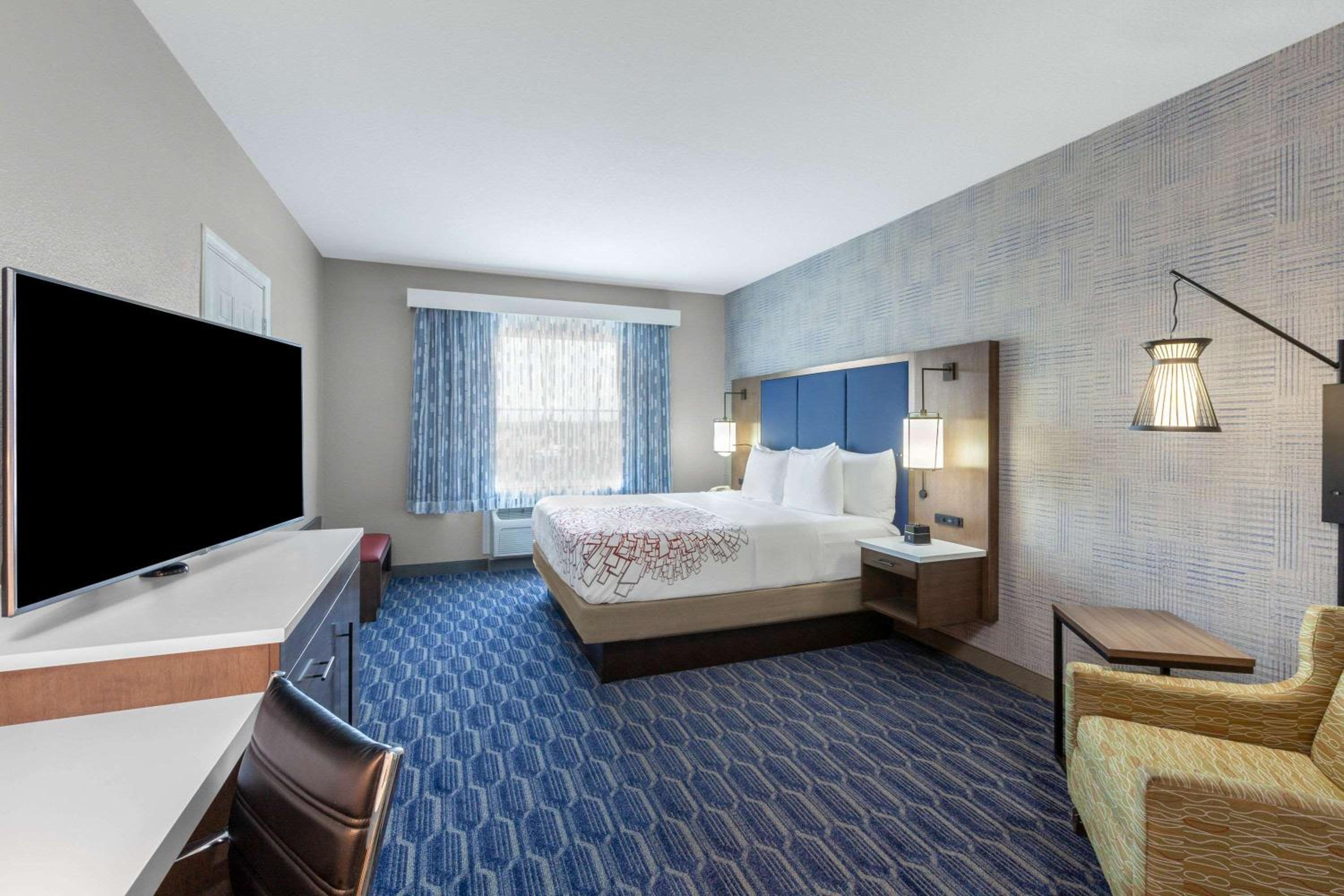 Standard King Room - Photo 5