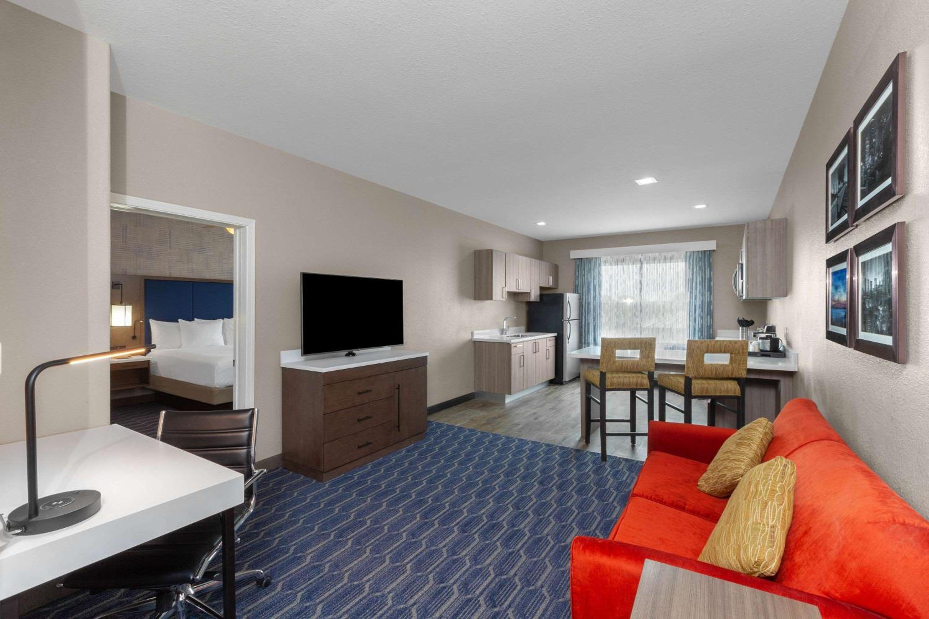 Two-Room King Suite - Non-Smoking - Photo 3