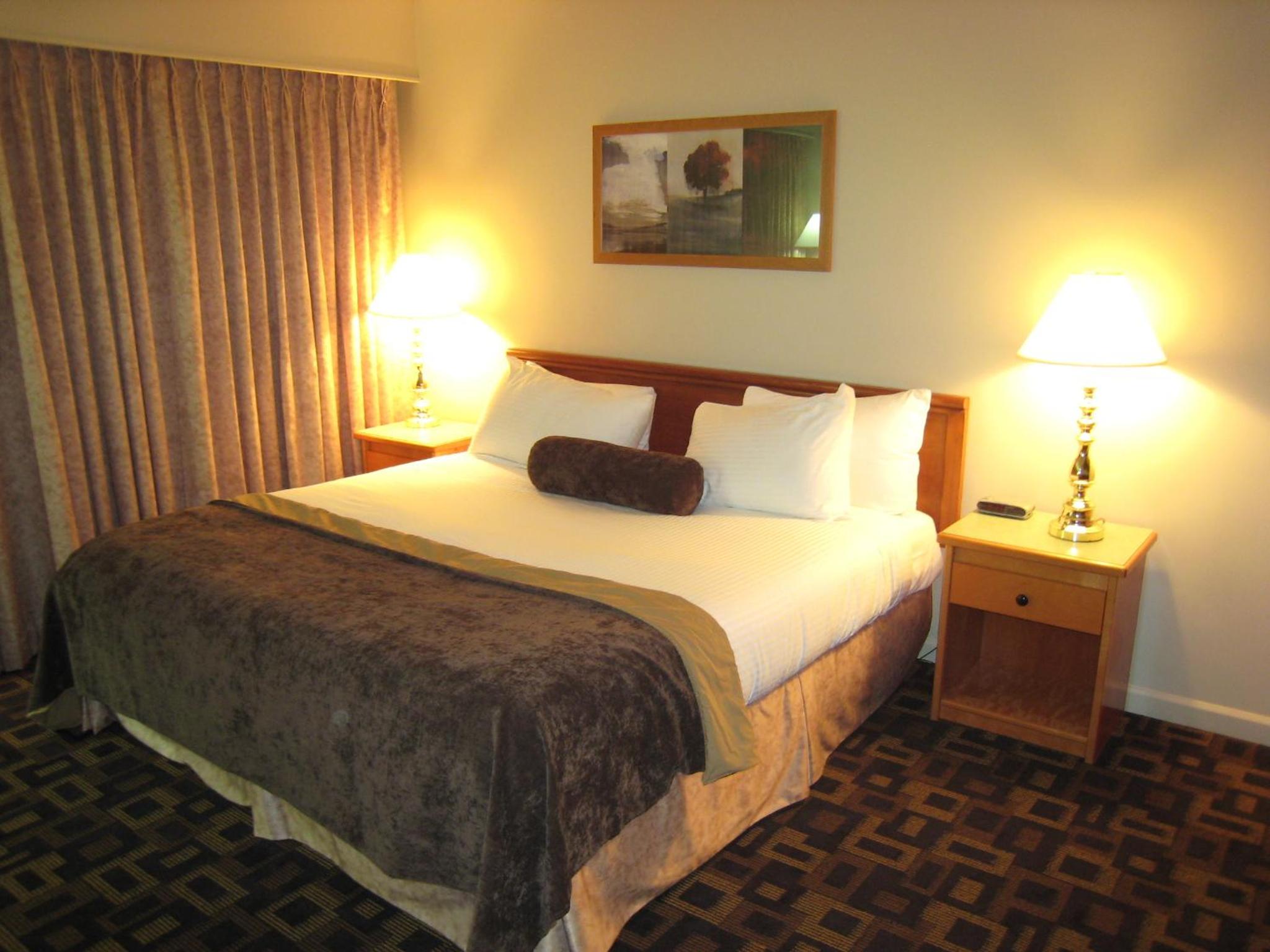 Efficiency Queen Suite with Six Bunk Beds