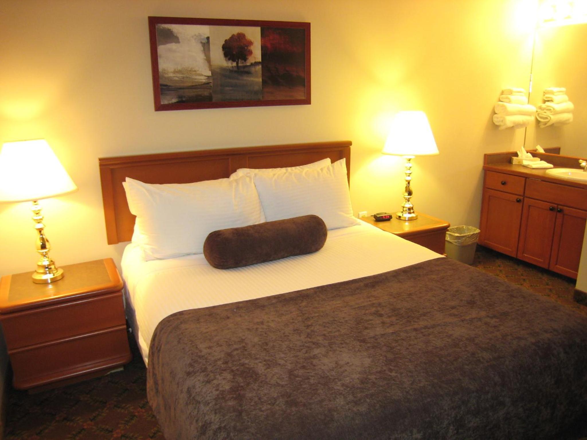 Efficiency Room with Two Queen Beds - Photo 1