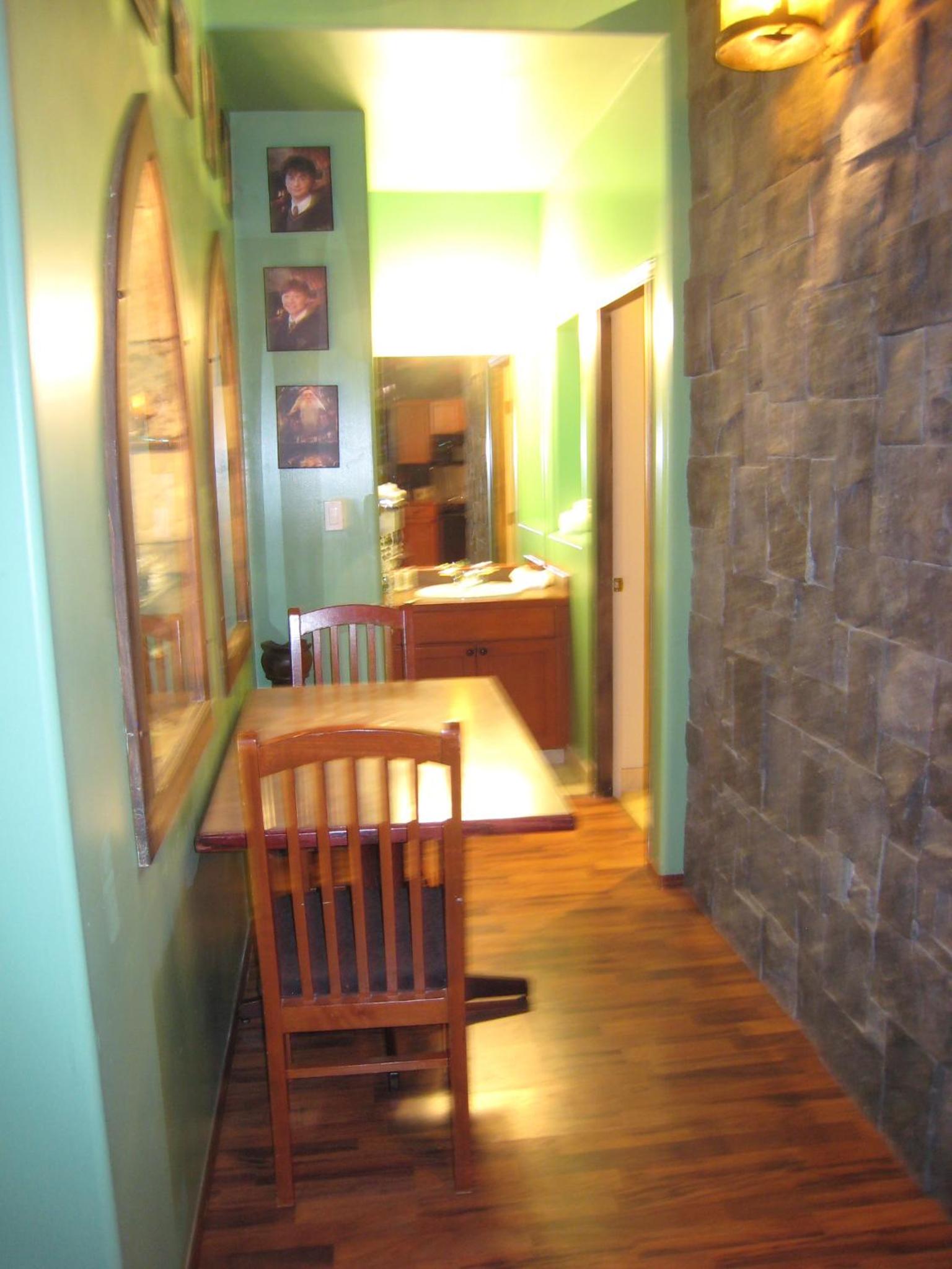 Queen Suite with Three Bunk Beds - Photo 8