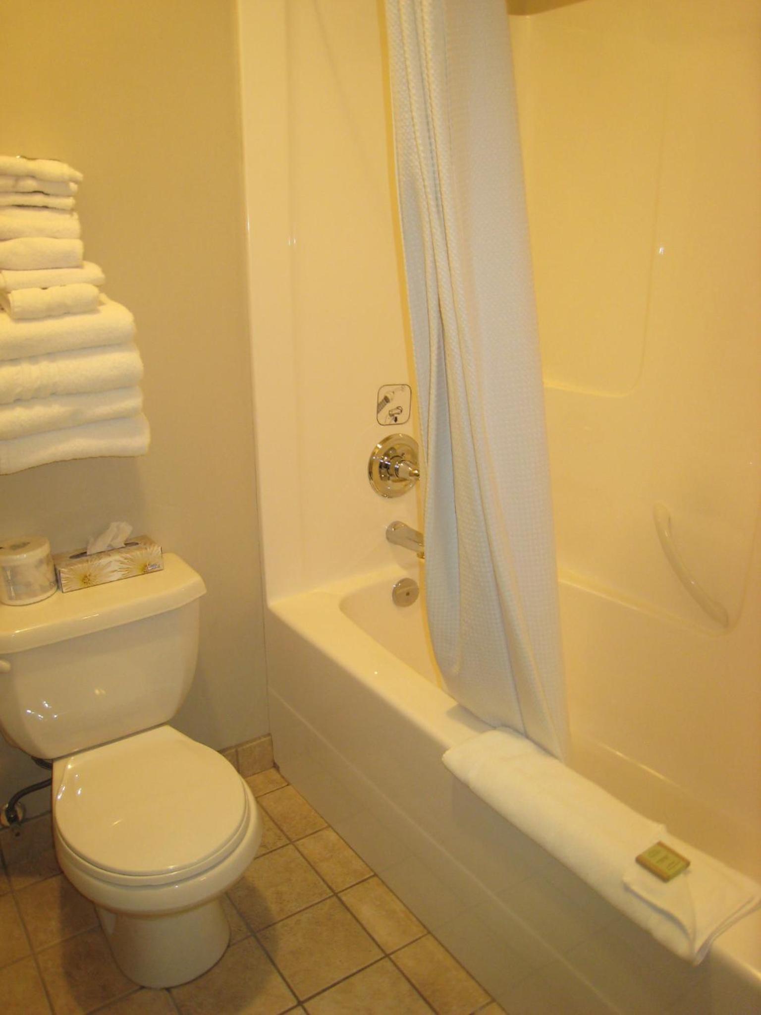 Queen Room - Mobility Access - Photo 4