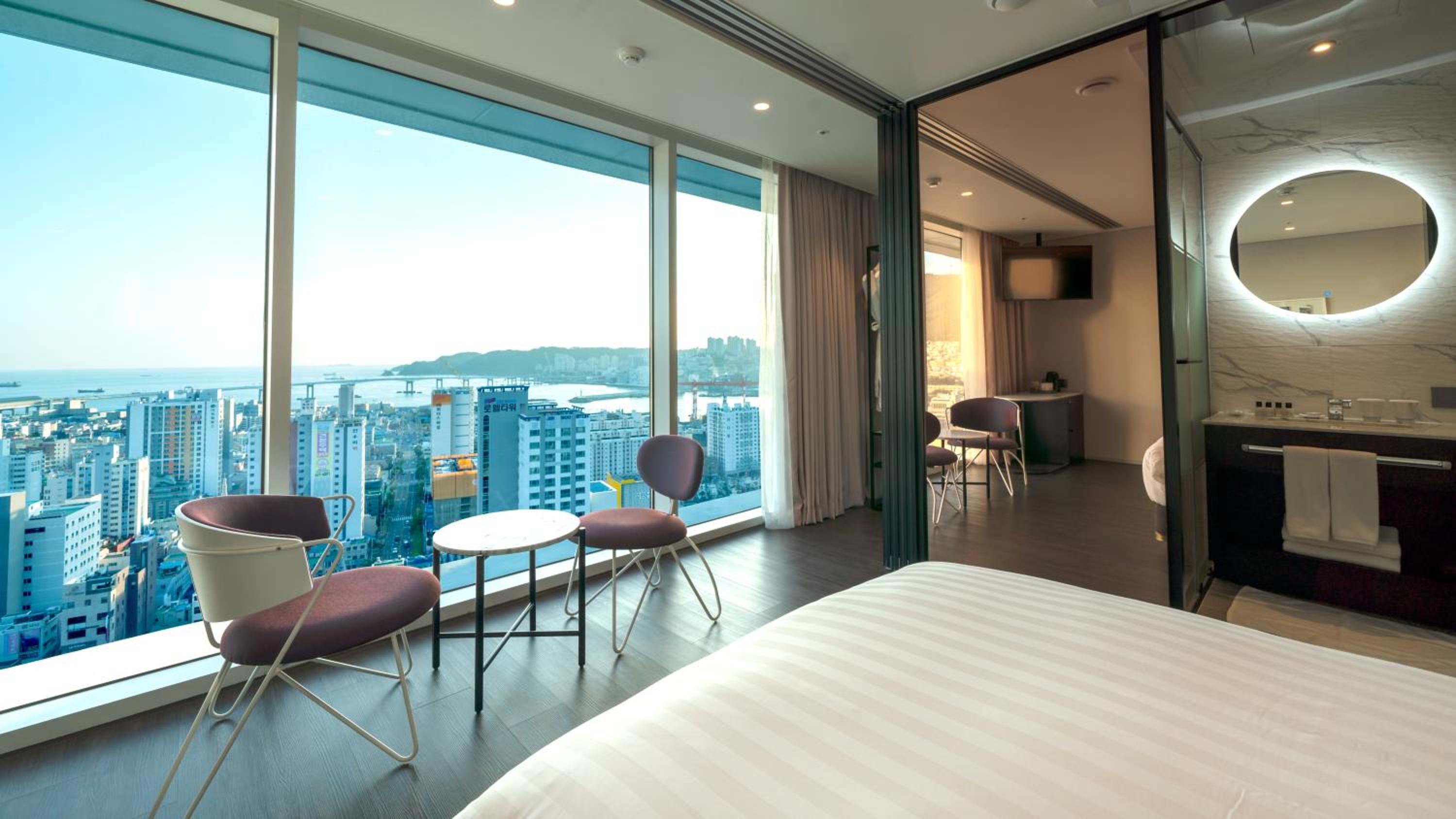 Deluxe Twin Room with Partial Ocean View   - Photo 13