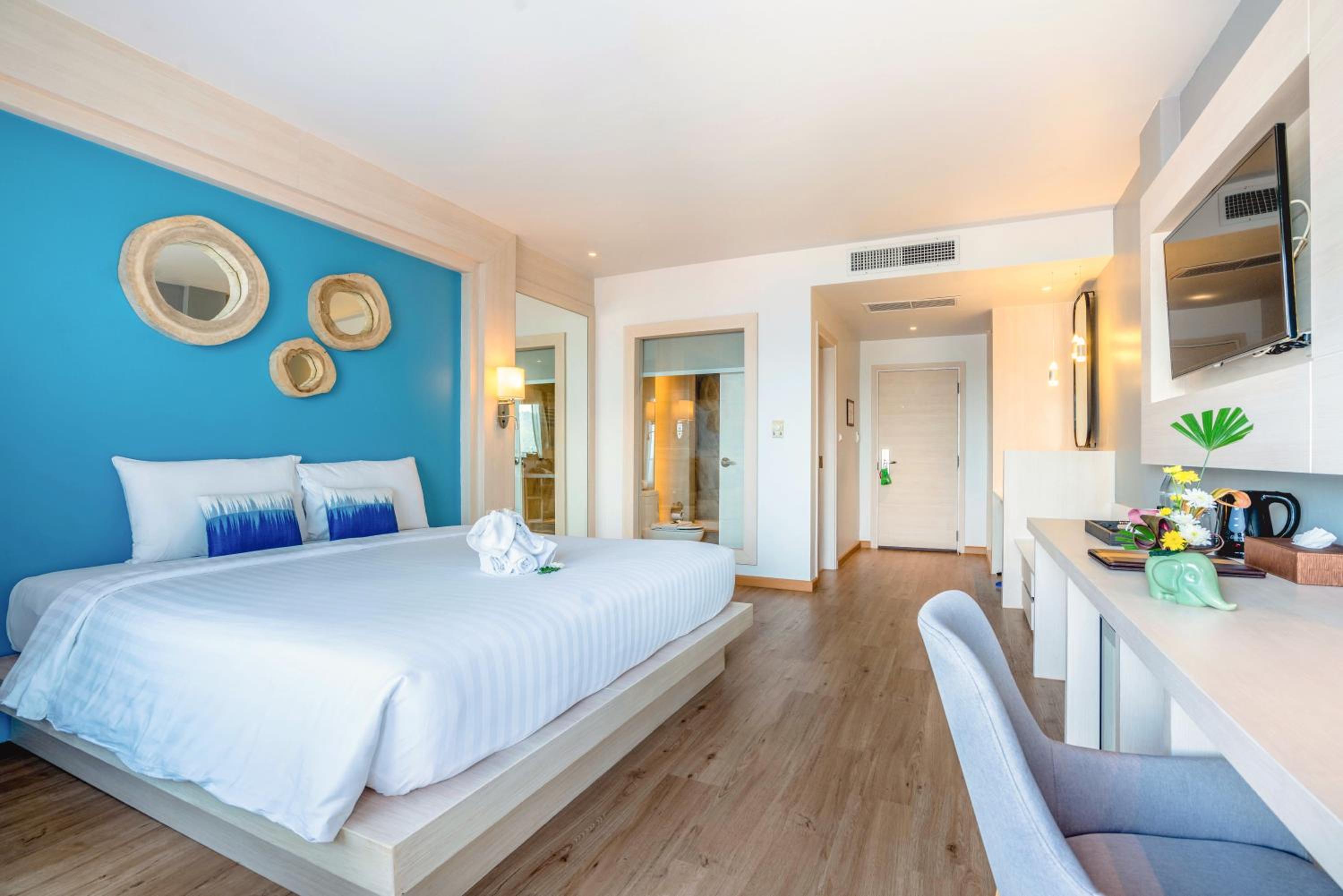 Premier Ocean with Large Balcony - Photo 2