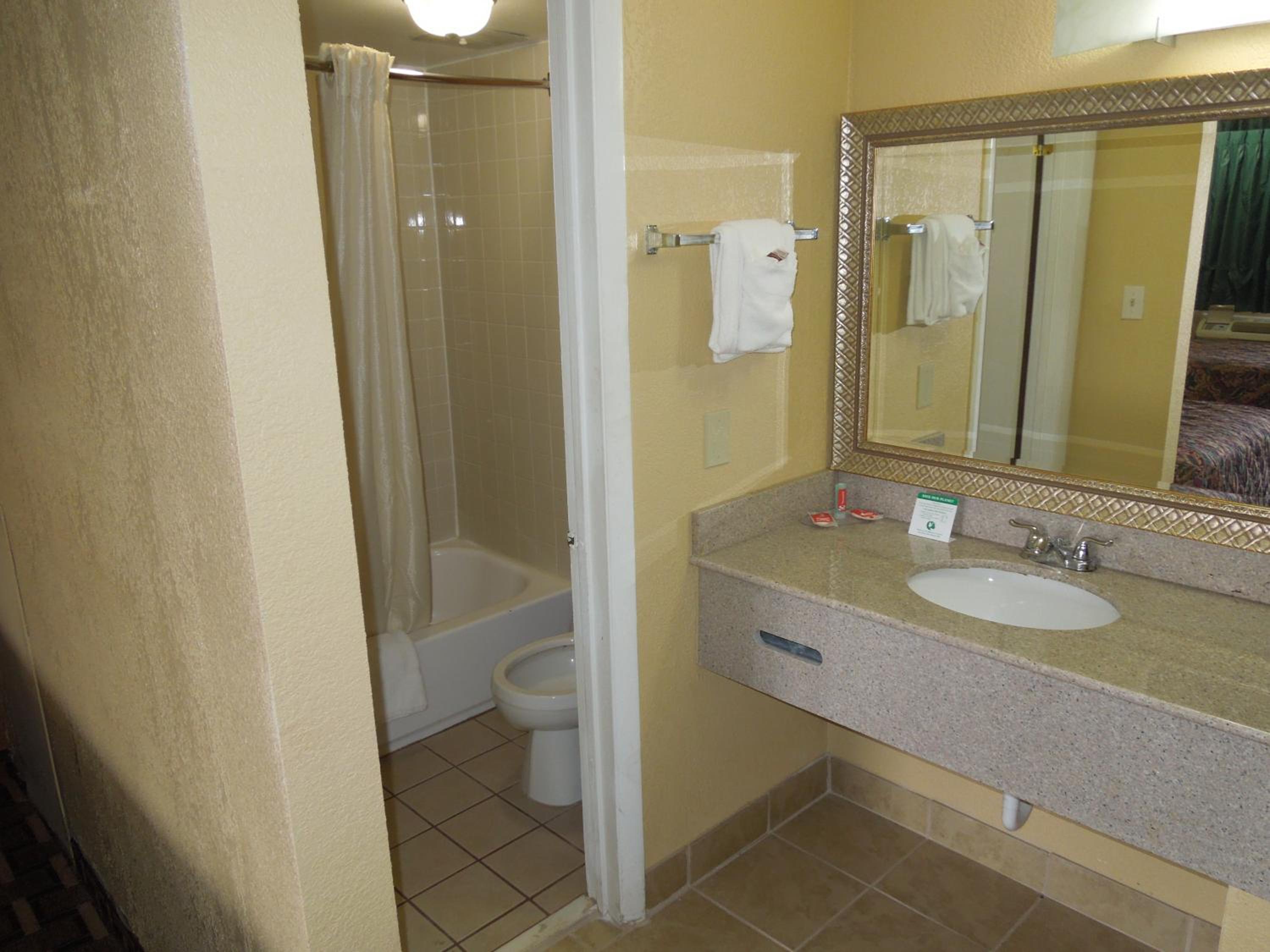 Double Room with Two Double Beds - Smoking - Photo 4