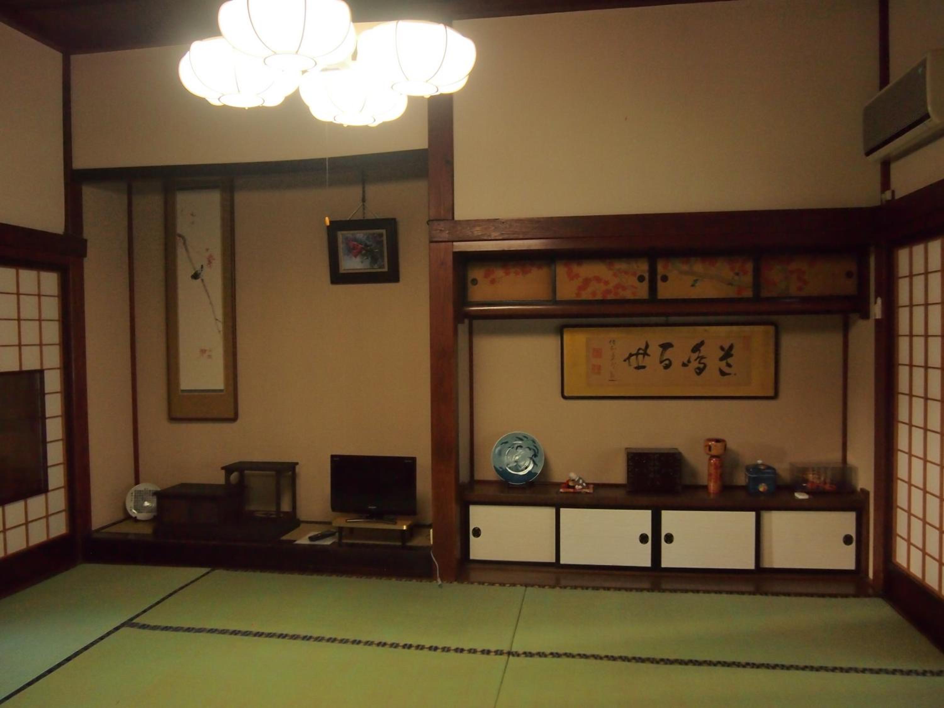 Japanese-Style Room with Shared Bathroom - Photo 1