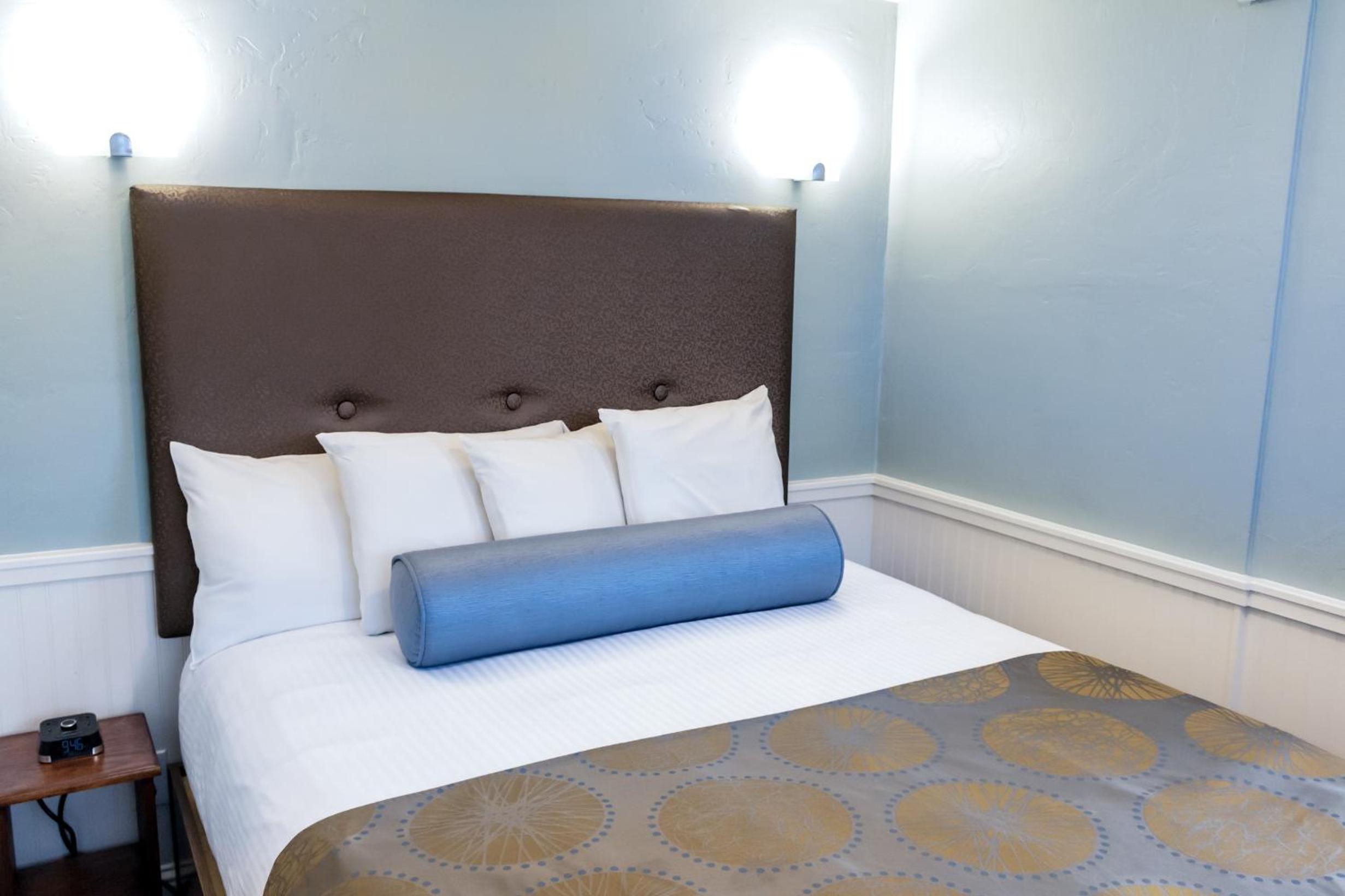 Sand Dollar Room (14), Standard Queen - No Pets - Photo 6