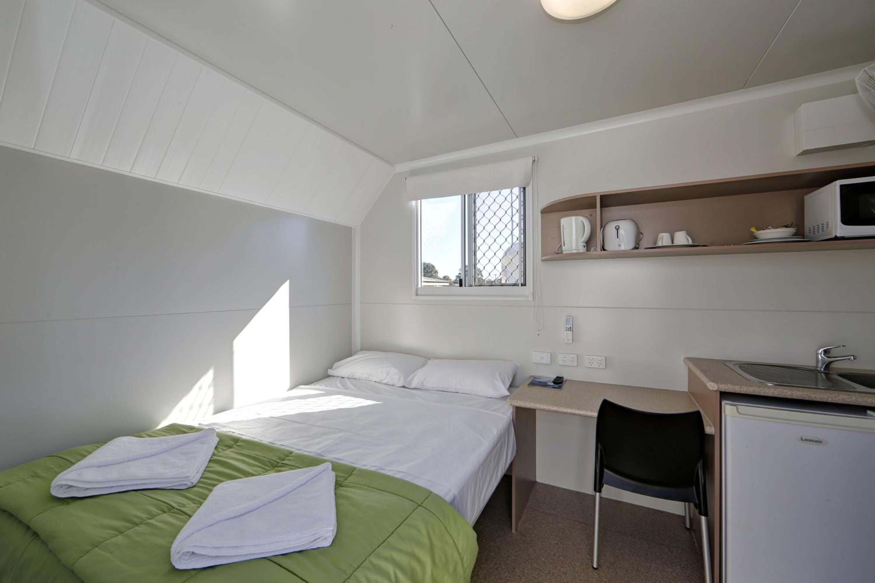 Compact Queen Van Room photo 3