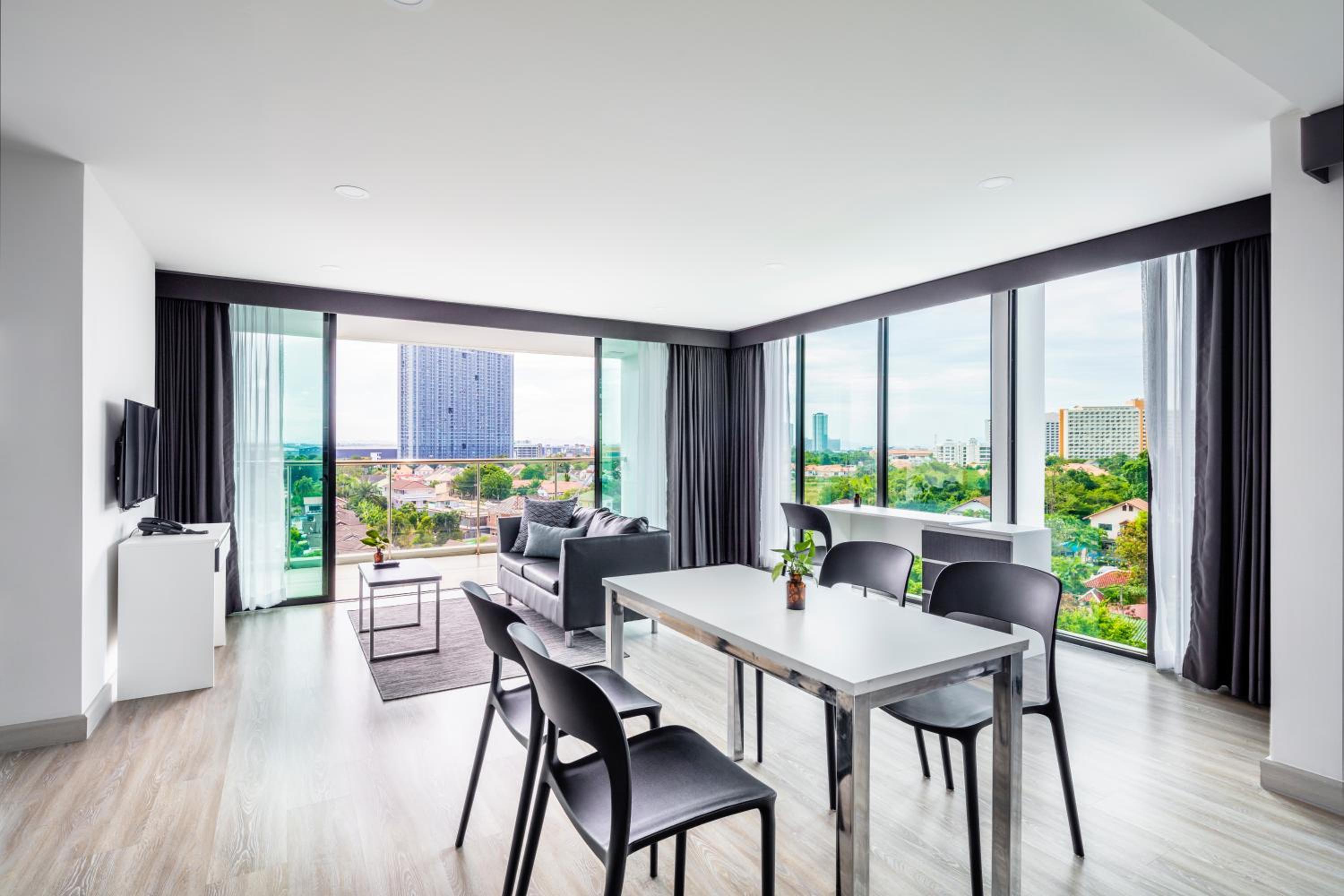 Executive Suite photo 2