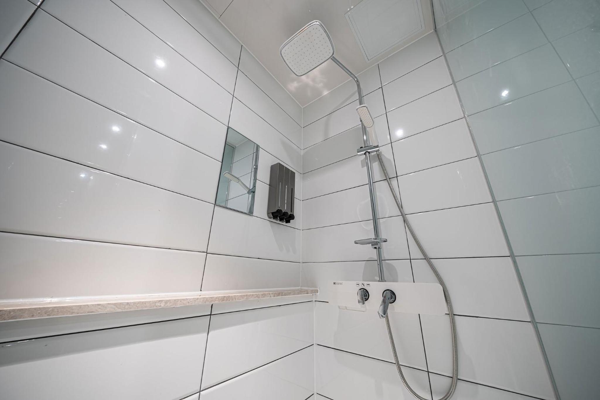 Standard Double Room - Photo 8