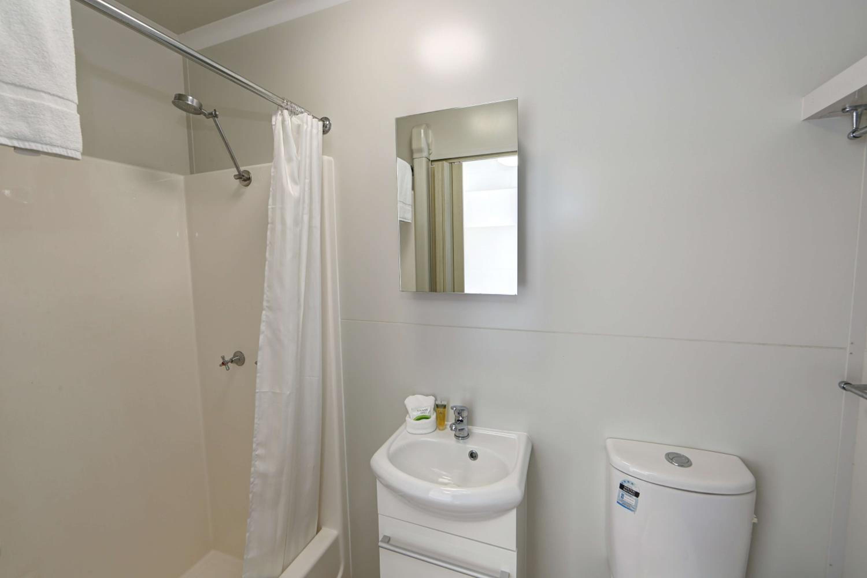 Compact Single Van Room photo 2