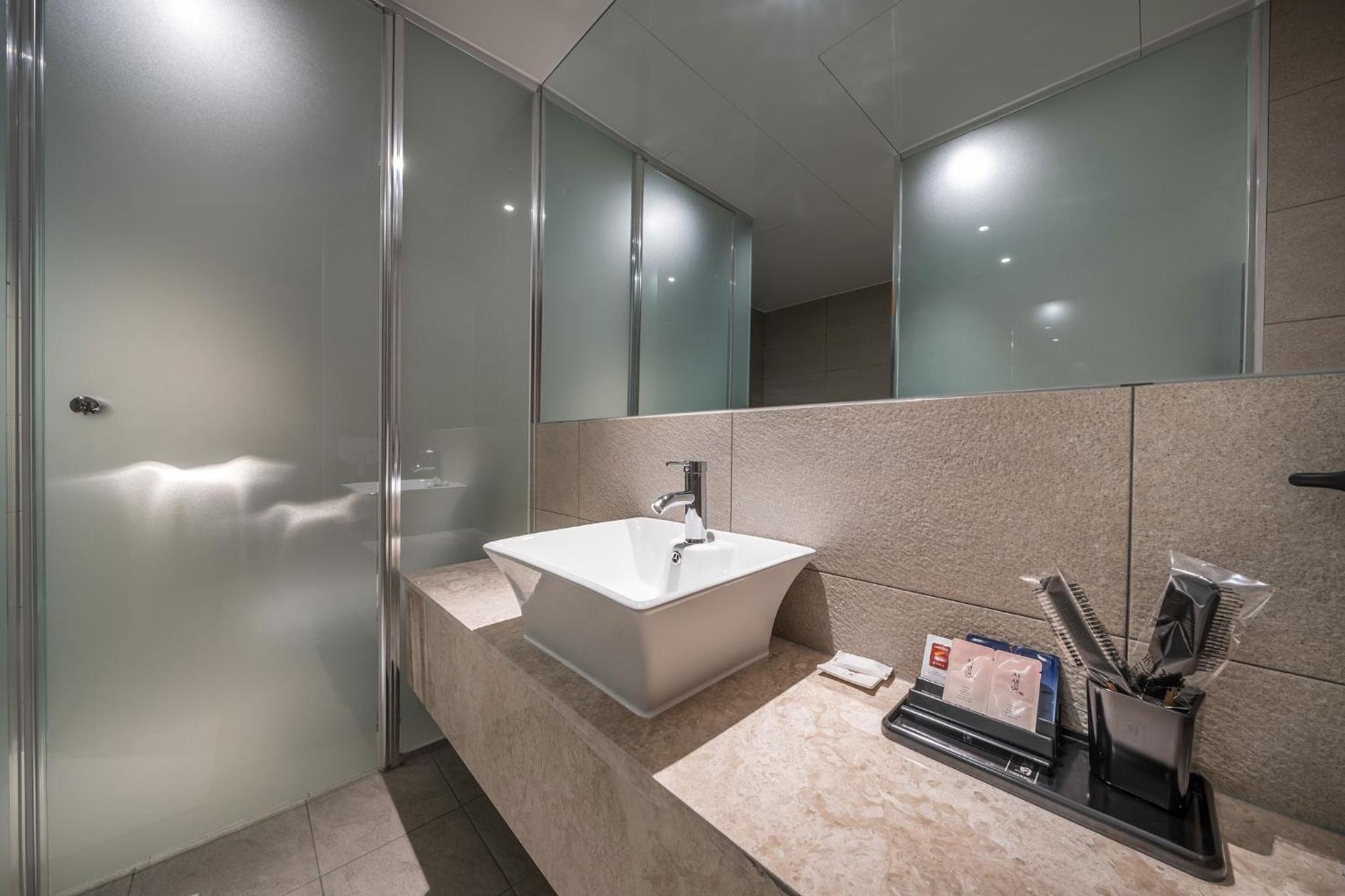 Deluxe Double or Twin Room - Photo 3