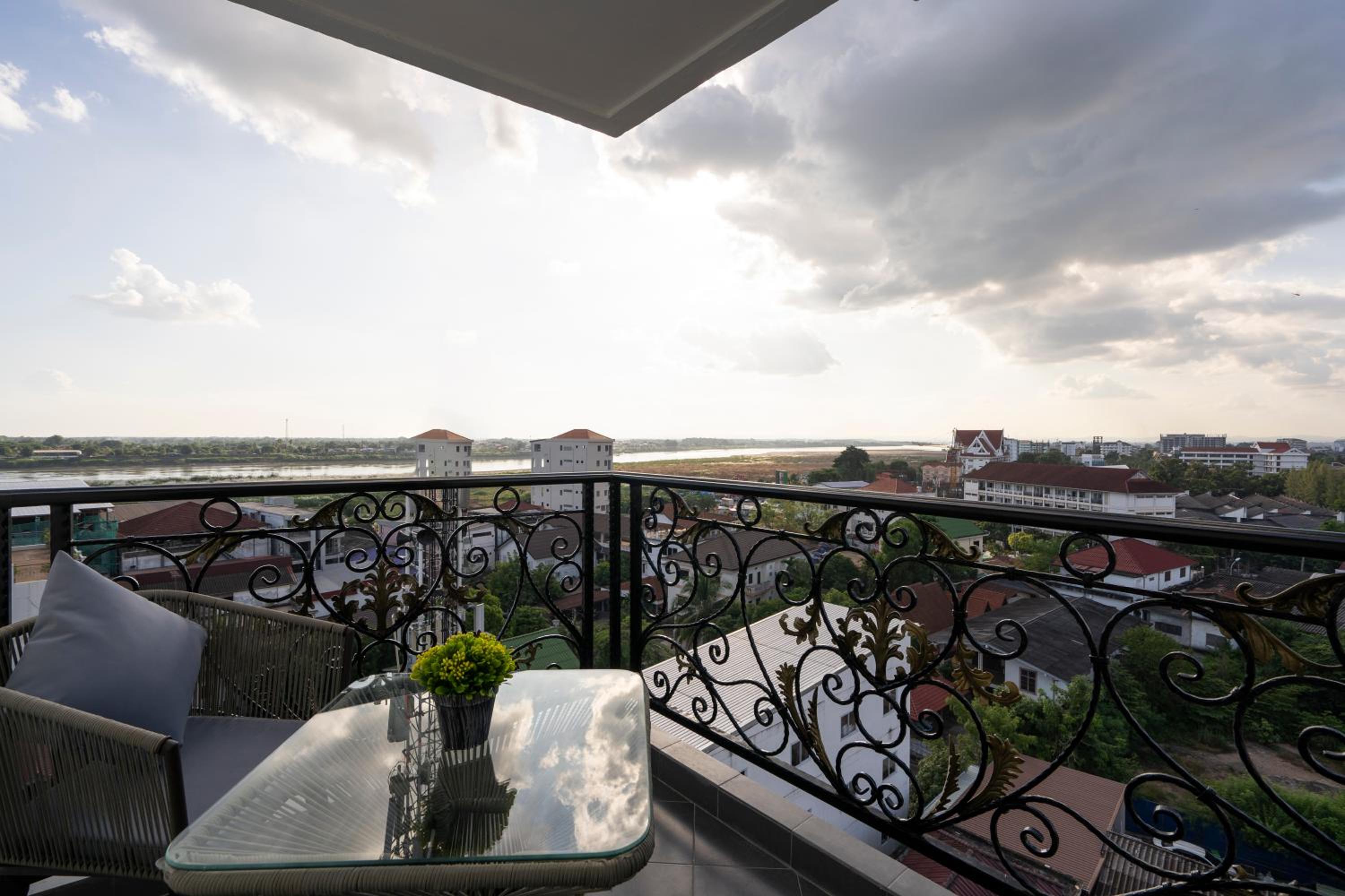 Executive King Room with River View - Non-Smoking - Photo 4