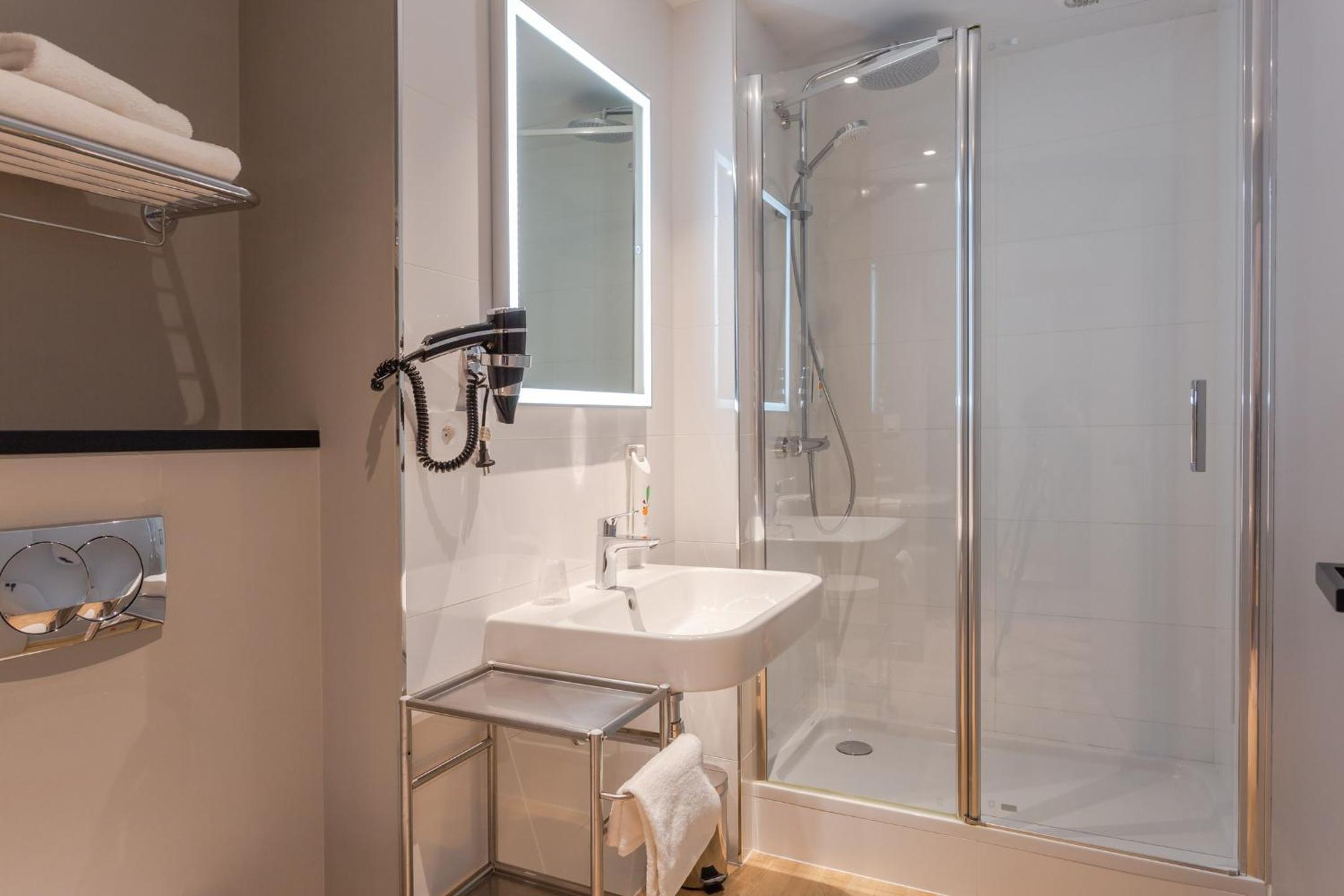 Standard Family Suite with Two Connecting Rooms photo 3