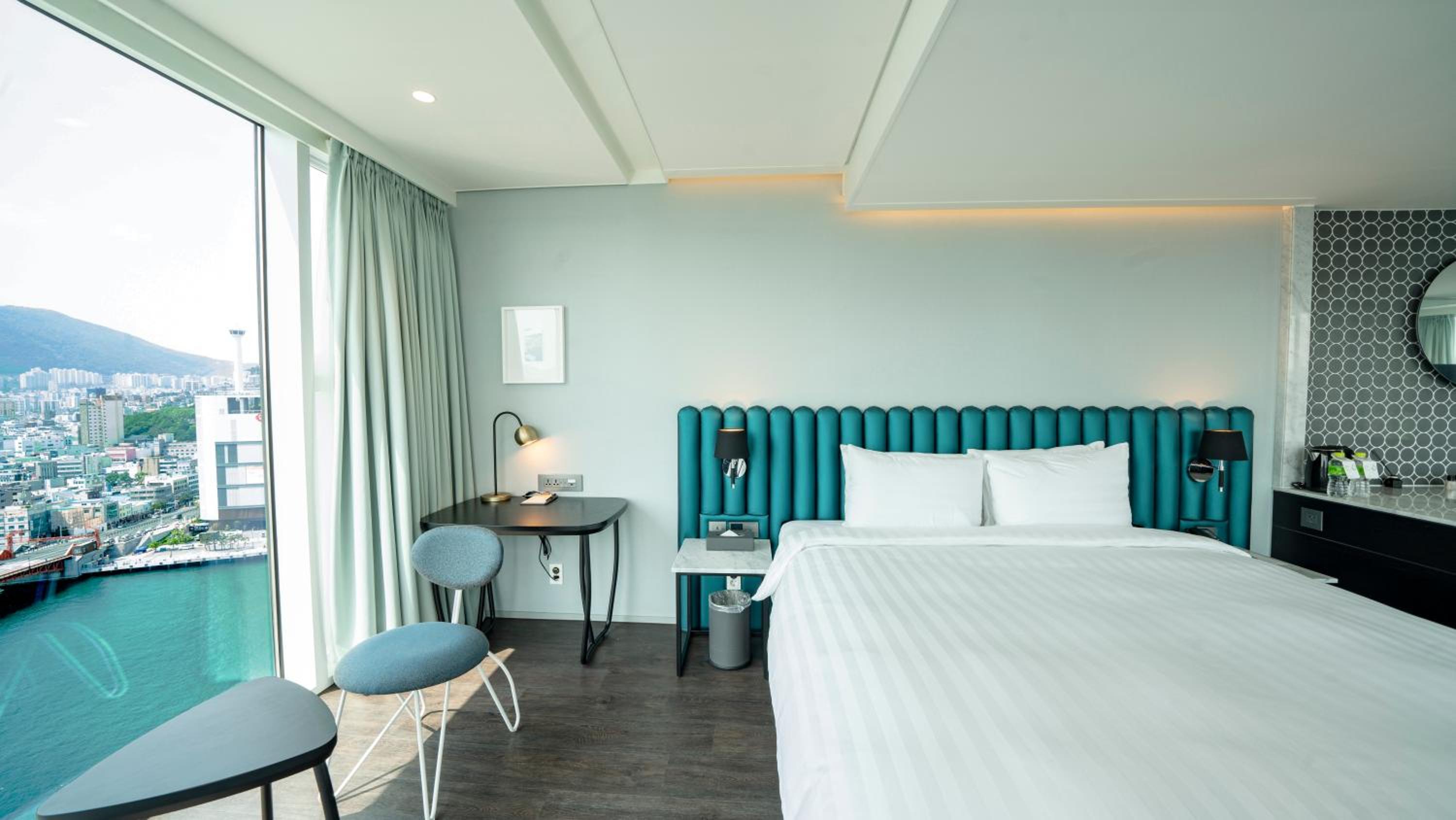 Corner Double Room with City view - Photo 3