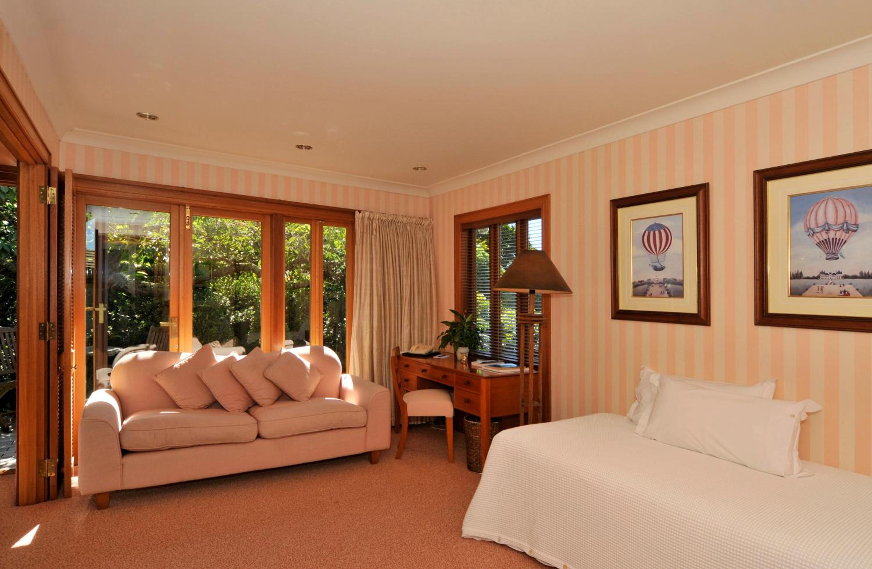 One-Bedroom Suite - Photo 3
