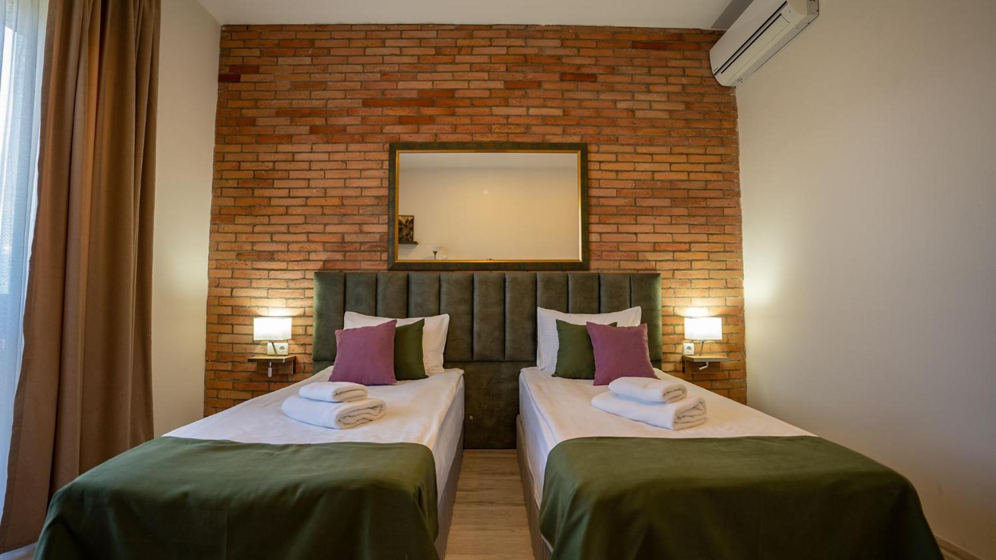 Double or Twin Room with Mountain View - Photo 1