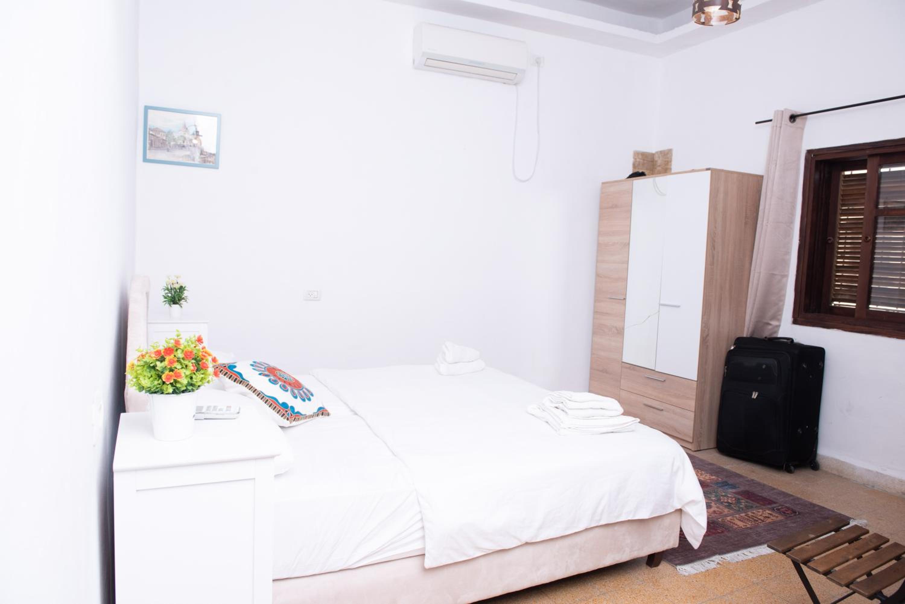 Economy Double Room - Photo 14