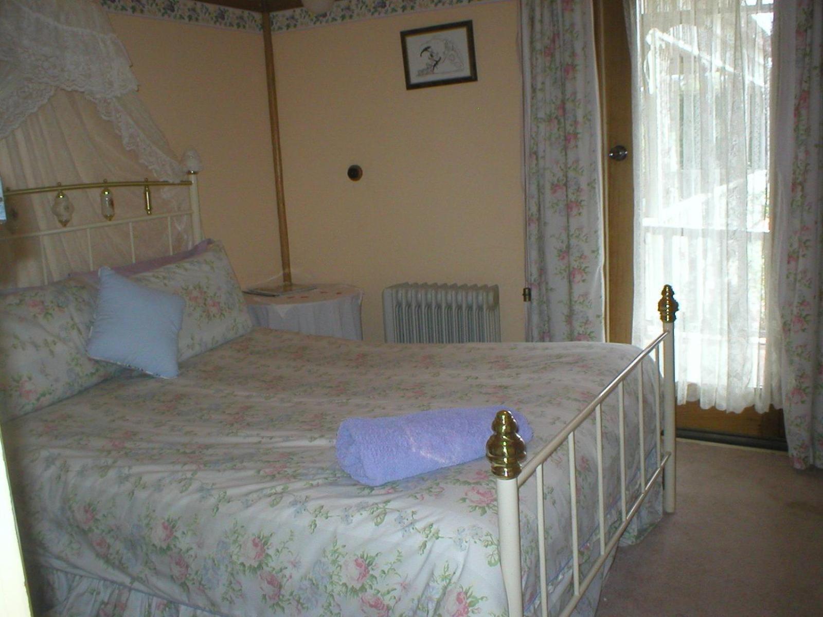 Traditional Double Room with Shared Bathroom photo 2