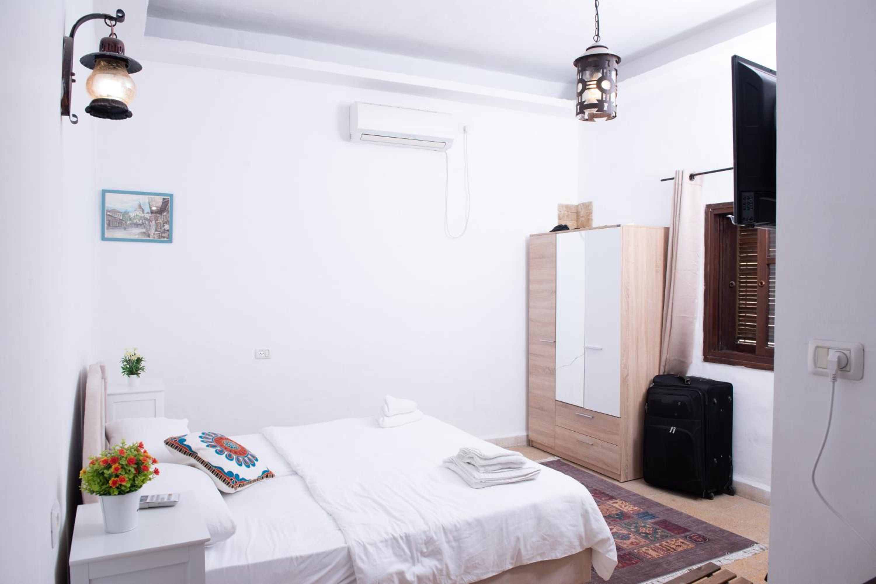 Economy Double Room - Photo 15