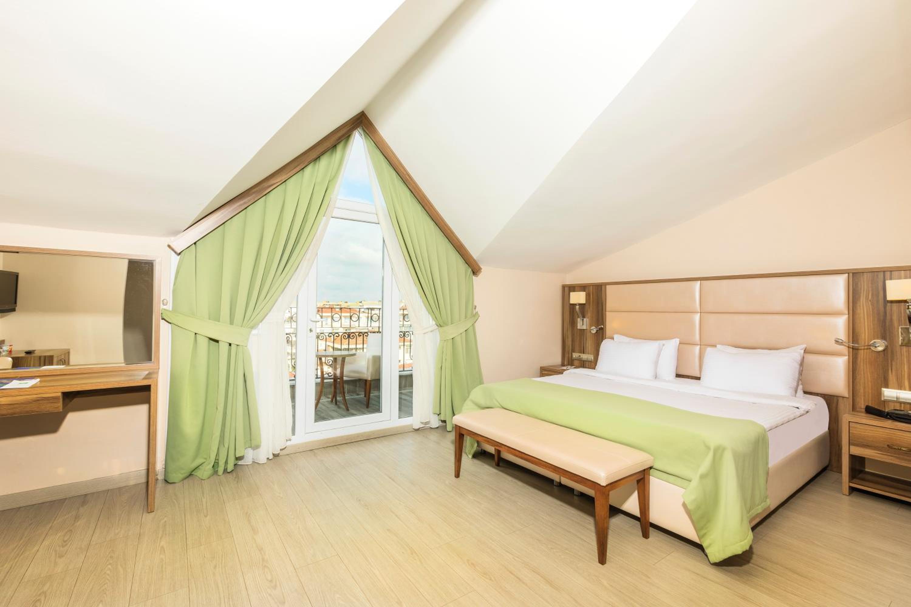 Deluxe Double Room with Balcony