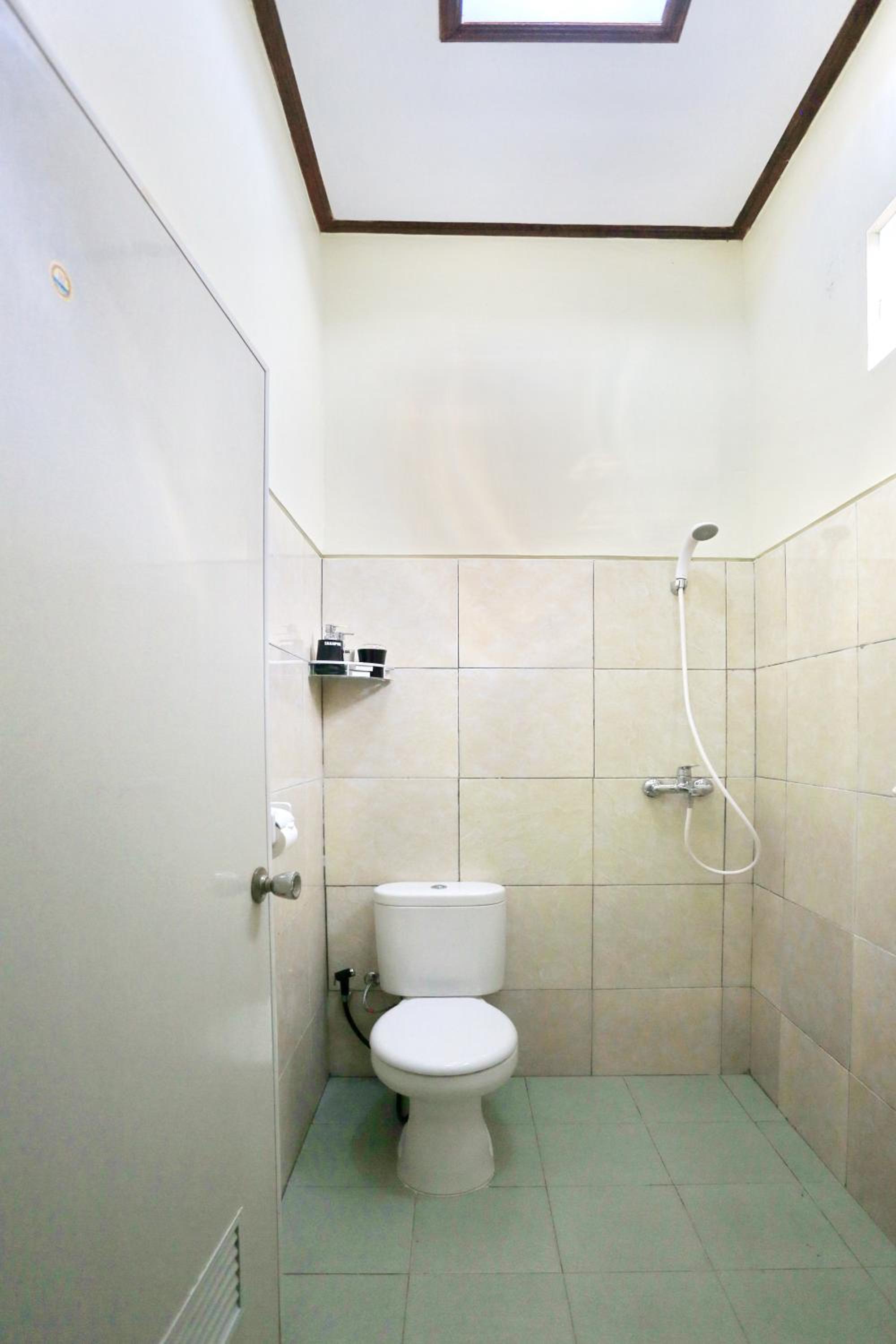 Standard Queen Room - Photo 15