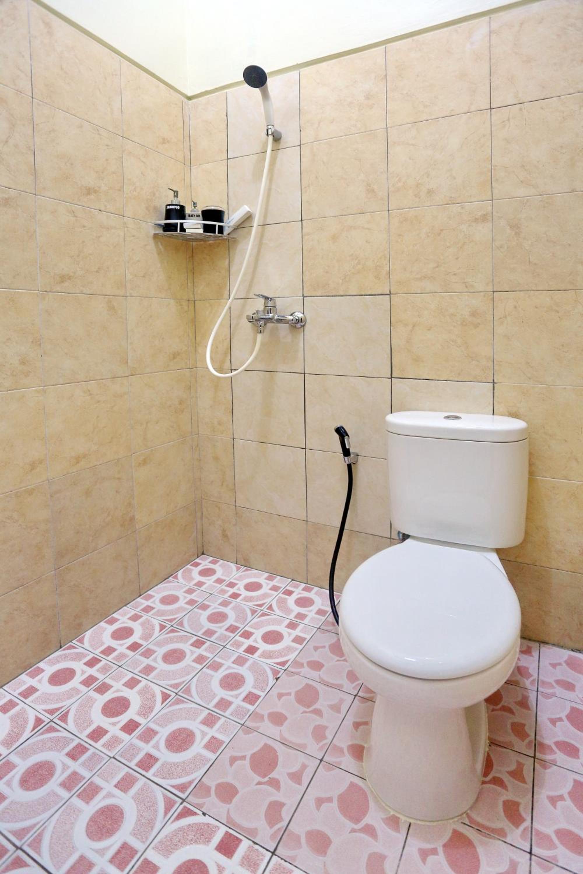 Standard Queen Room - Photo 14
