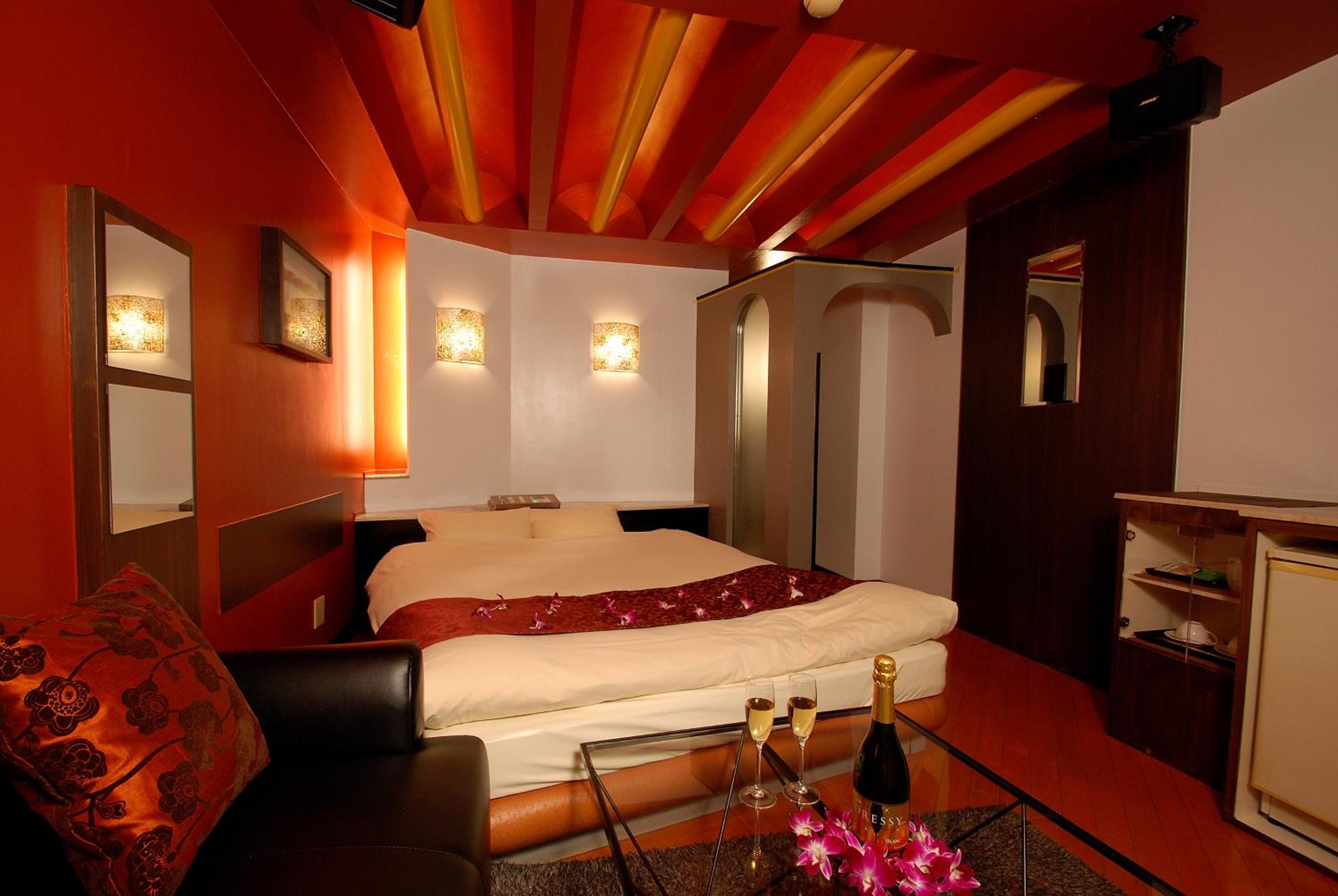 Standard Double Room - Photo 9