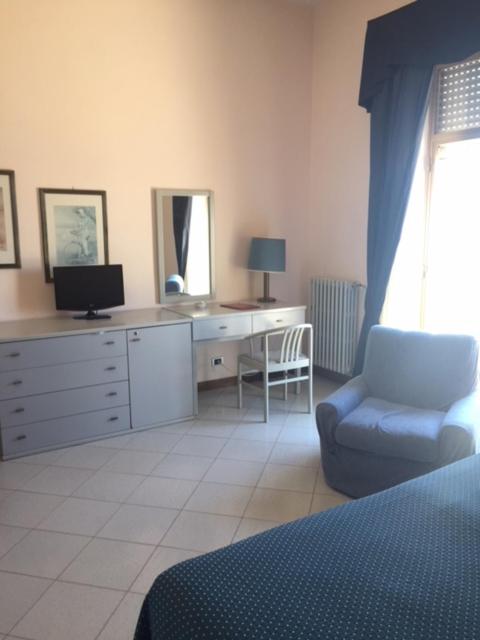 Double or Twin Room with Sea View photo 2