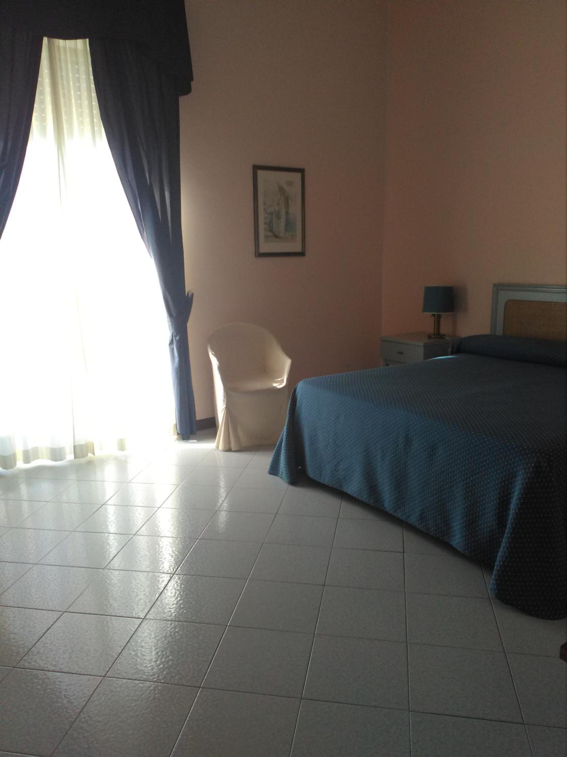 Double or Twin Room with Sea View photo 3